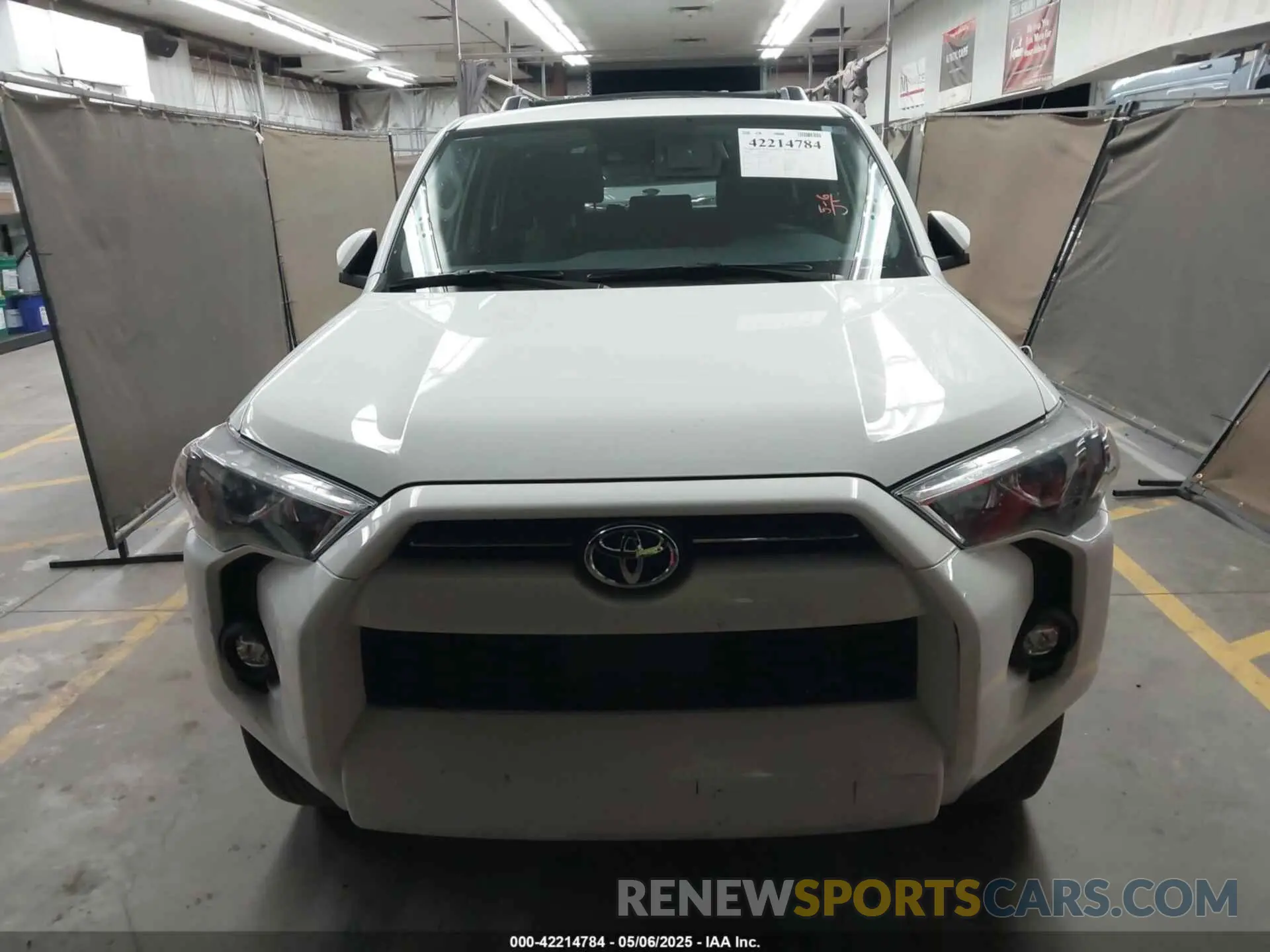 12 Photograph of a damaged car JTEEU5JR0P5283318 TOYOTA 4RUNNER 2023