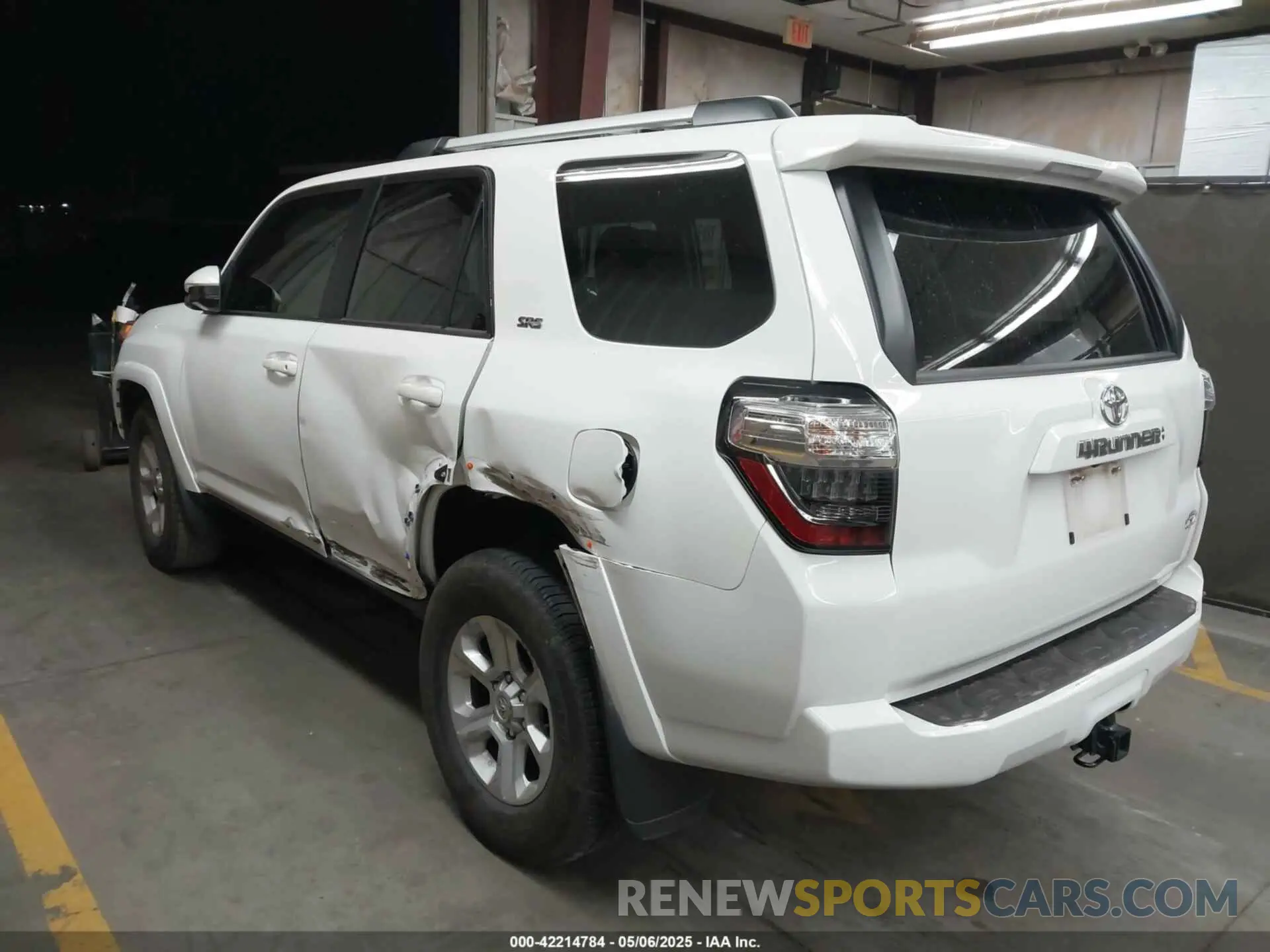 3 Photograph of a damaged car JTEEU5JR0P5283318 TOYOTA 4RUNNER 2023