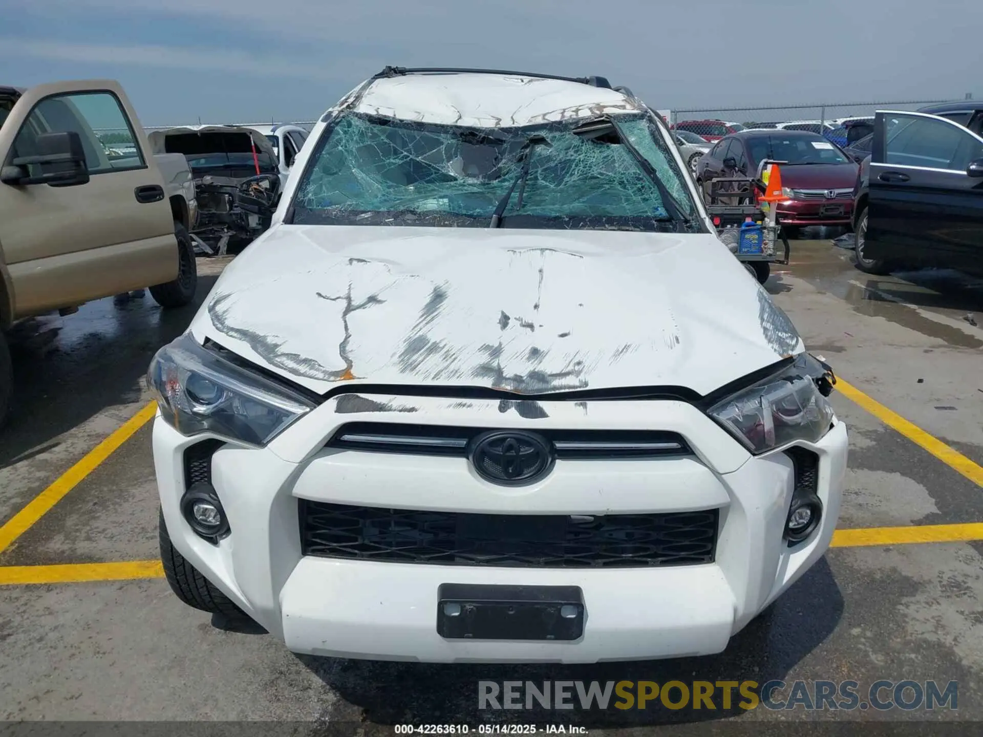 13 Photograph of a damaged car JTEEU5JR0P5305009 TOYOTA 4RUNNER 2023