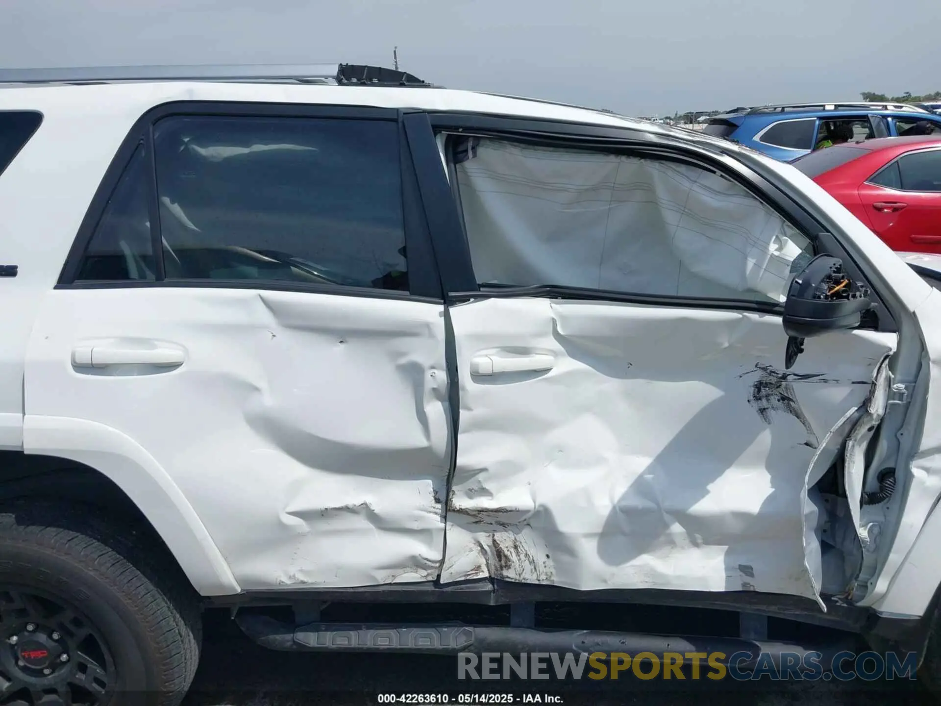 14 Photograph of a damaged car JTEEU5JR0P5305009 TOYOTA 4RUNNER 2023
