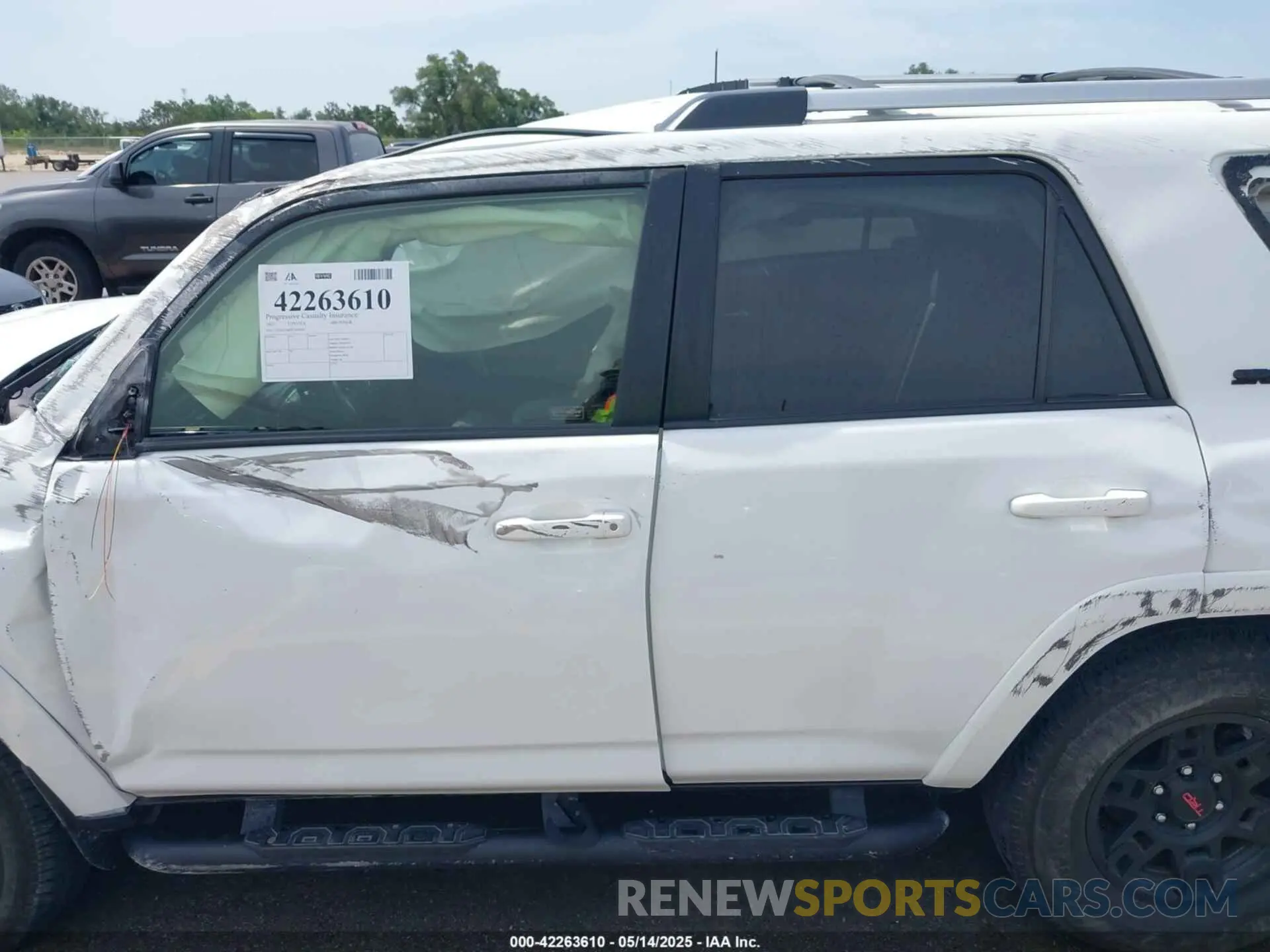 15 Photograph of a damaged car JTEEU5JR0P5305009 TOYOTA 4RUNNER 2023
