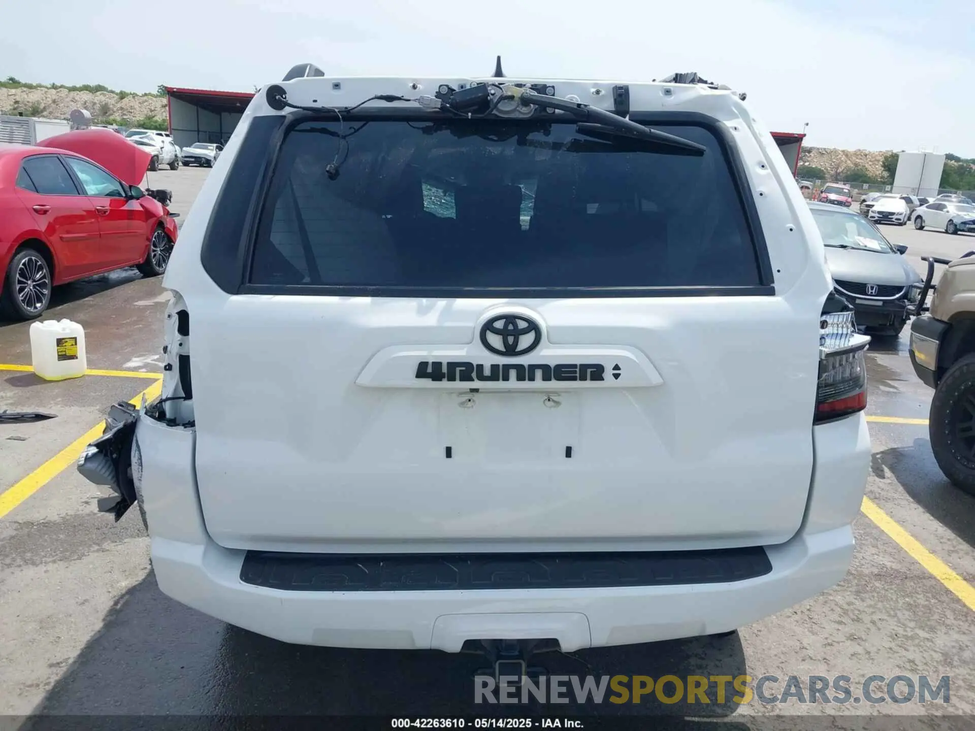 17 Photograph of a damaged car JTEEU5JR0P5305009 TOYOTA 4RUNNER 2023