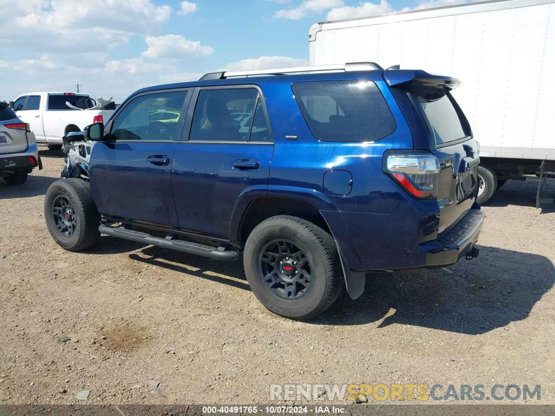 15 Photograph of a damaged car JTEEU5JR2P5292084 TOYOTA 4RUNNER 2023