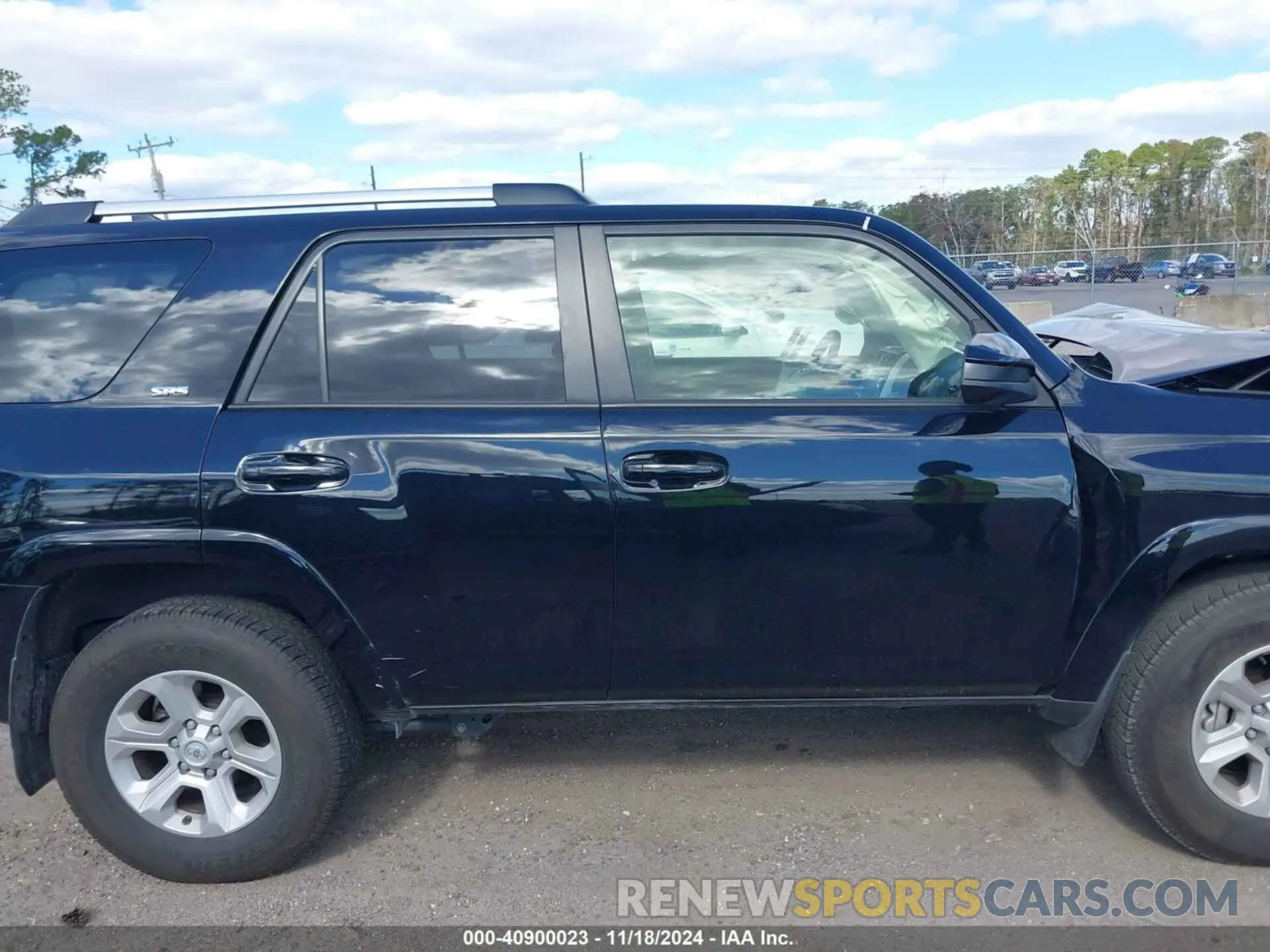 13 Photograph of a damaged car JTEEU5JR2P5301737 TOYOTA 4RUNNER 2023