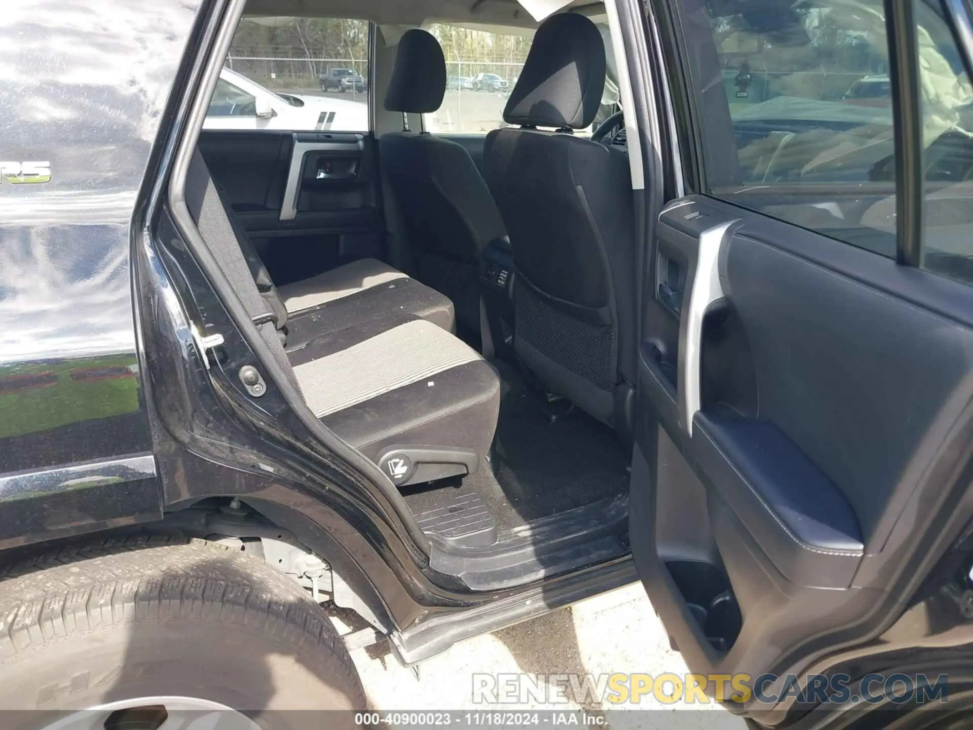 8 Photograph of a damaged car JTEEU5JR2P5301737 TOYOTA 4RUNNER 2023