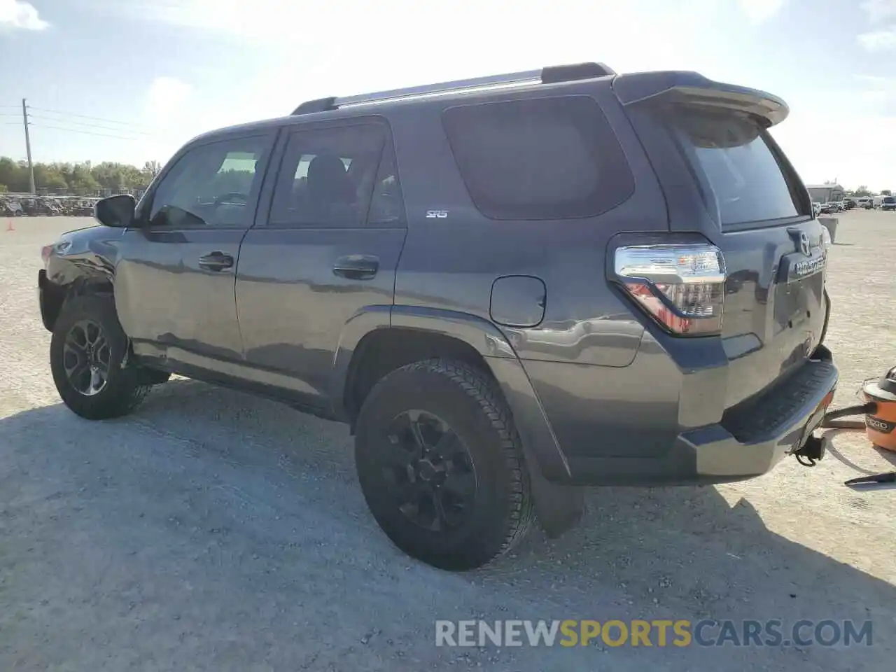 2 Photograph of a damaged car JTEEU5JR4P5301447 TOYOTA 4RUNNER 2023