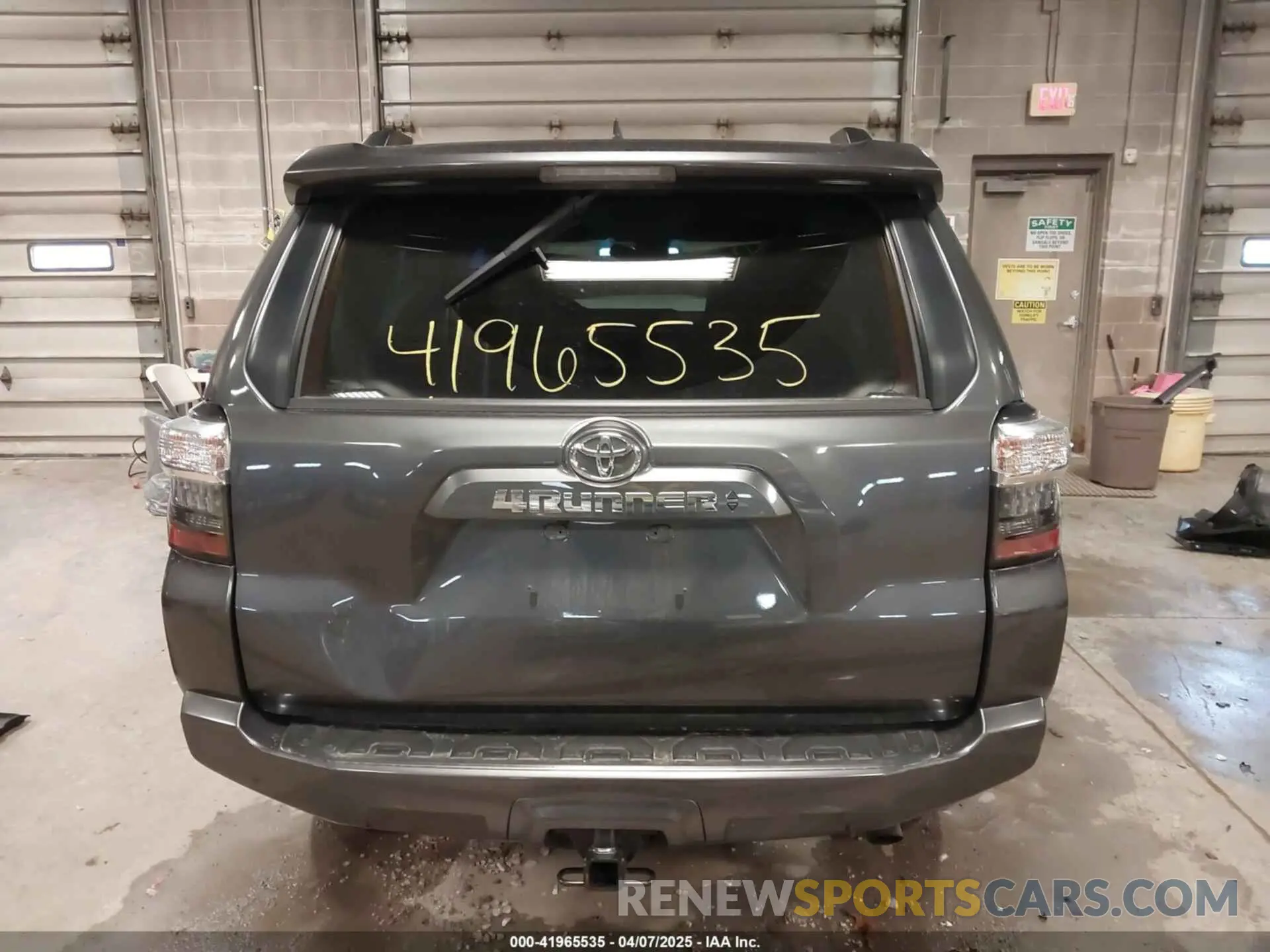 17 Photograph of a damaged car JTEEU5JR5P5300355 TOYOTA 4RUNNER 2023