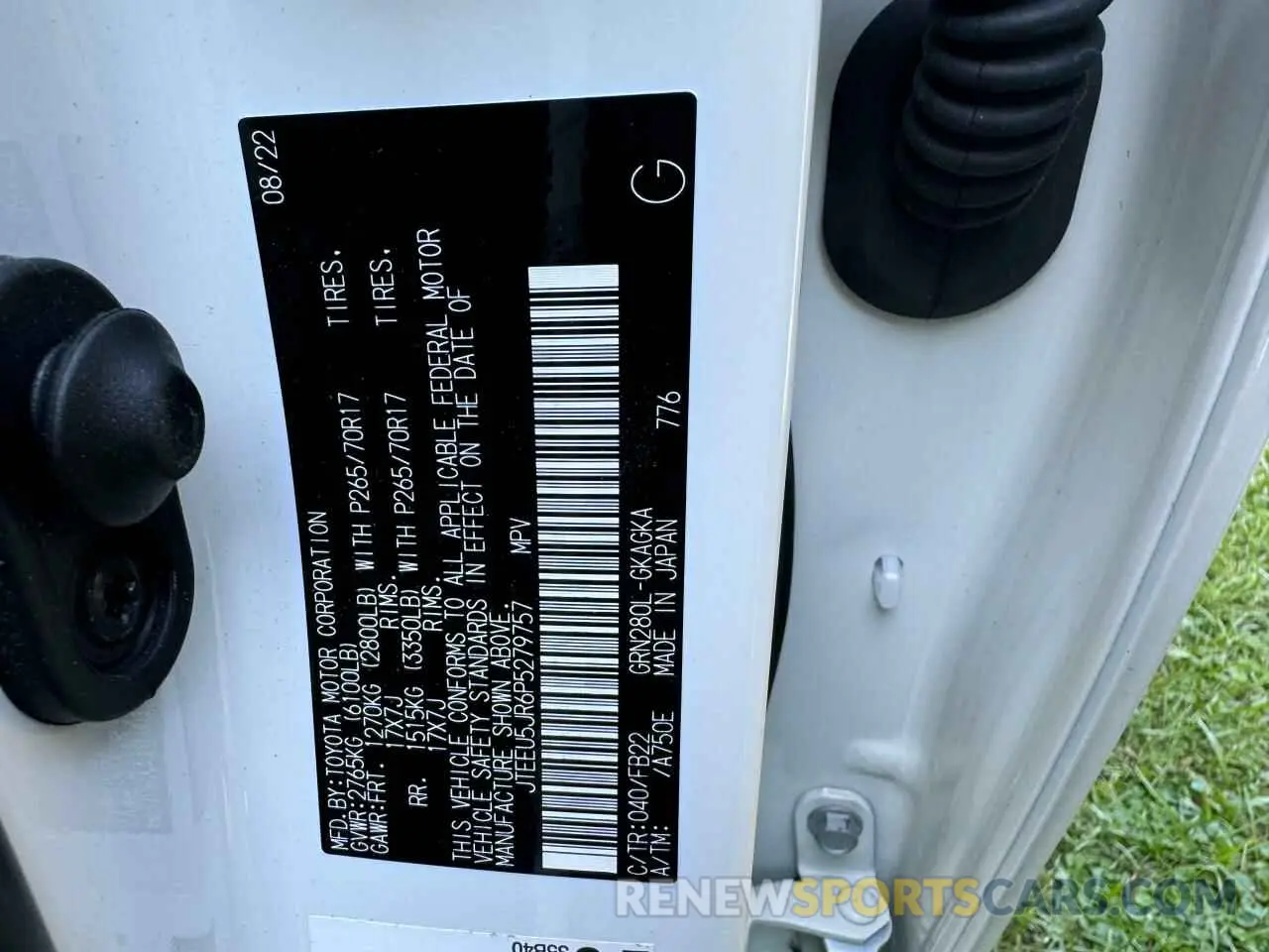 10 Photograph of a damaged car JTEEU5JR6P5279757 TOYOTA 4RUNNER 2023