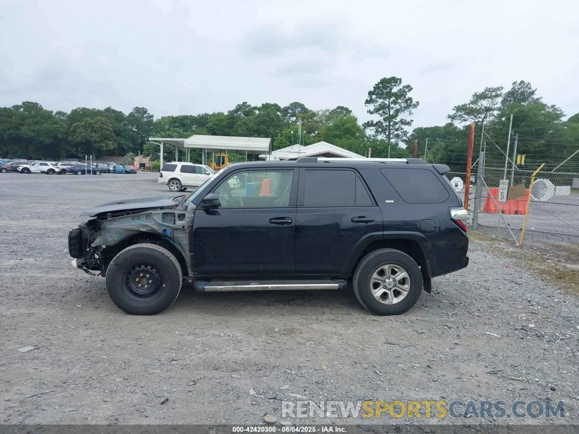 15 Photograph of a damaged car JTEEU5JR9P5288145 TOYOTA 4RUNNER 2023