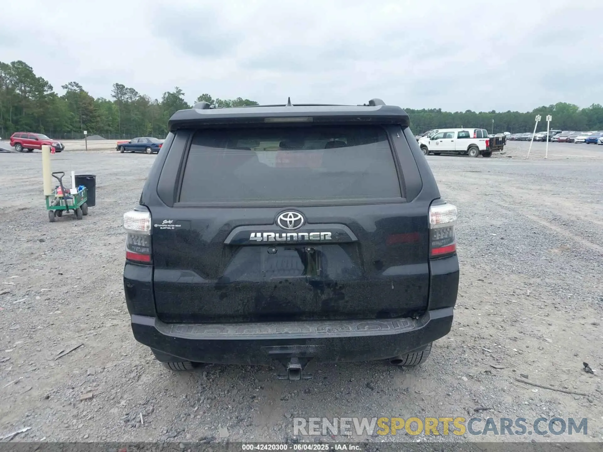 17 Photograph of a damaged car JTEEU5JR9P5288145 TOYOTA 4RUNNER 2023