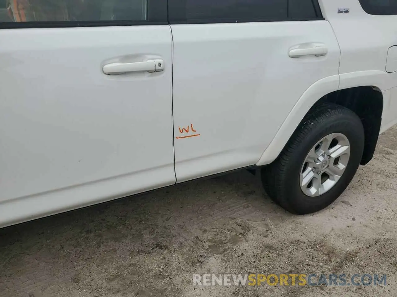 13 Photograph of a damaged car JTEEU5JR9P5293488 TOYOTA 4RUNNER 2023