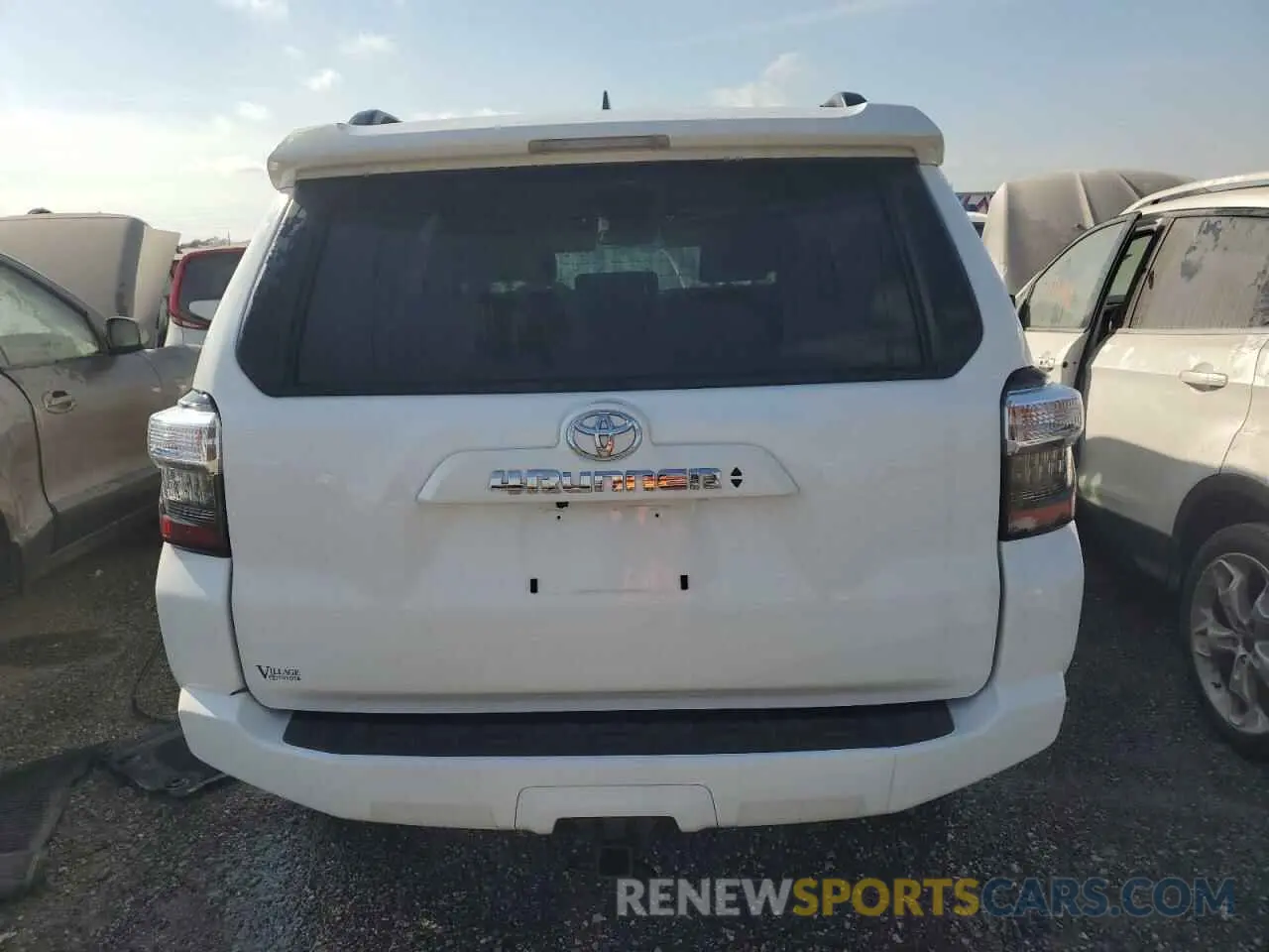 6 Photograph of a damaged car JTEEU5JR9P5293488 TOYOTA 4RUNNER 2023