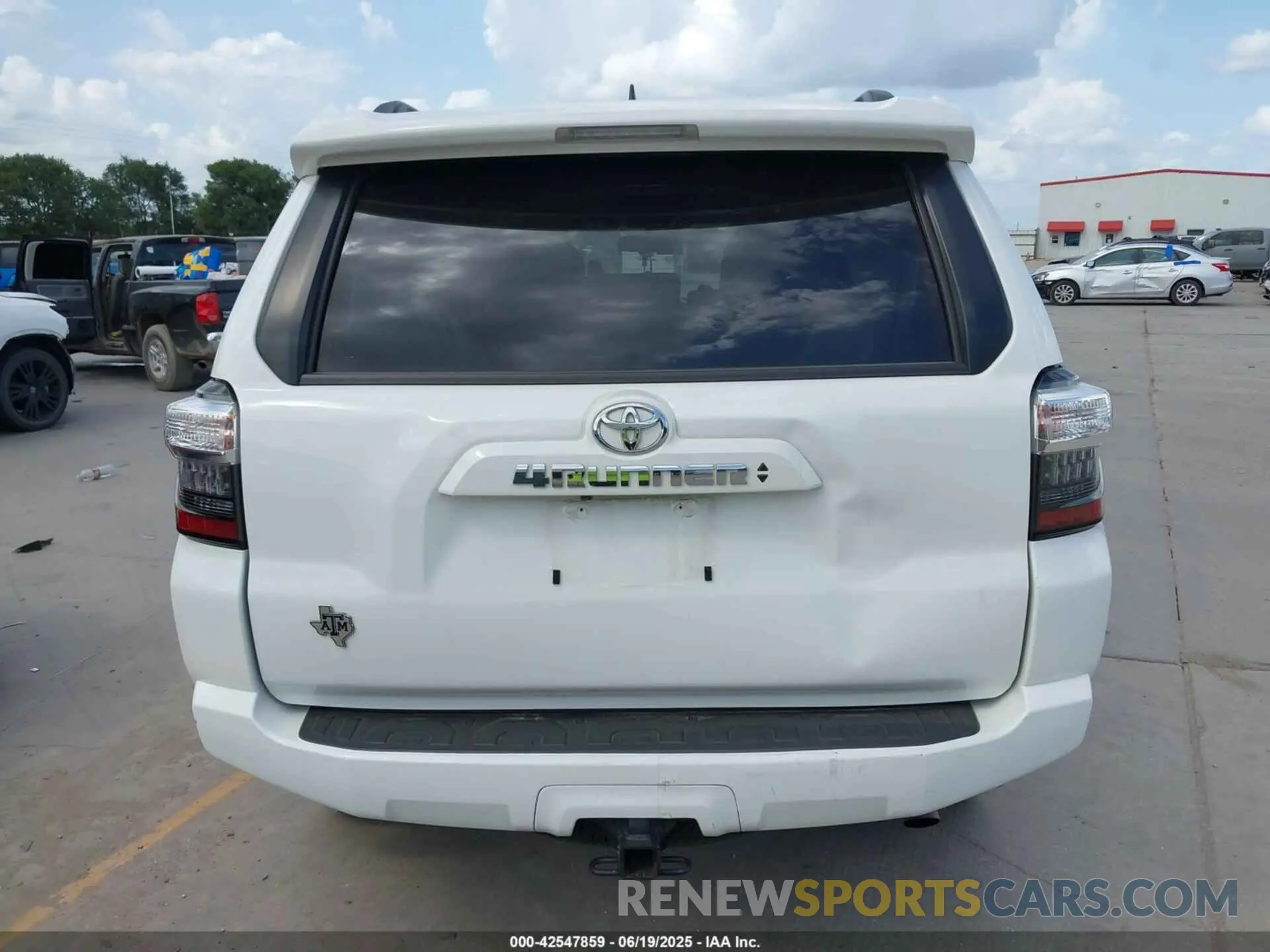 16 Photograph of a damaged car JTEEU5JRXP5281950 TOYOTA 4RUNNER 2023