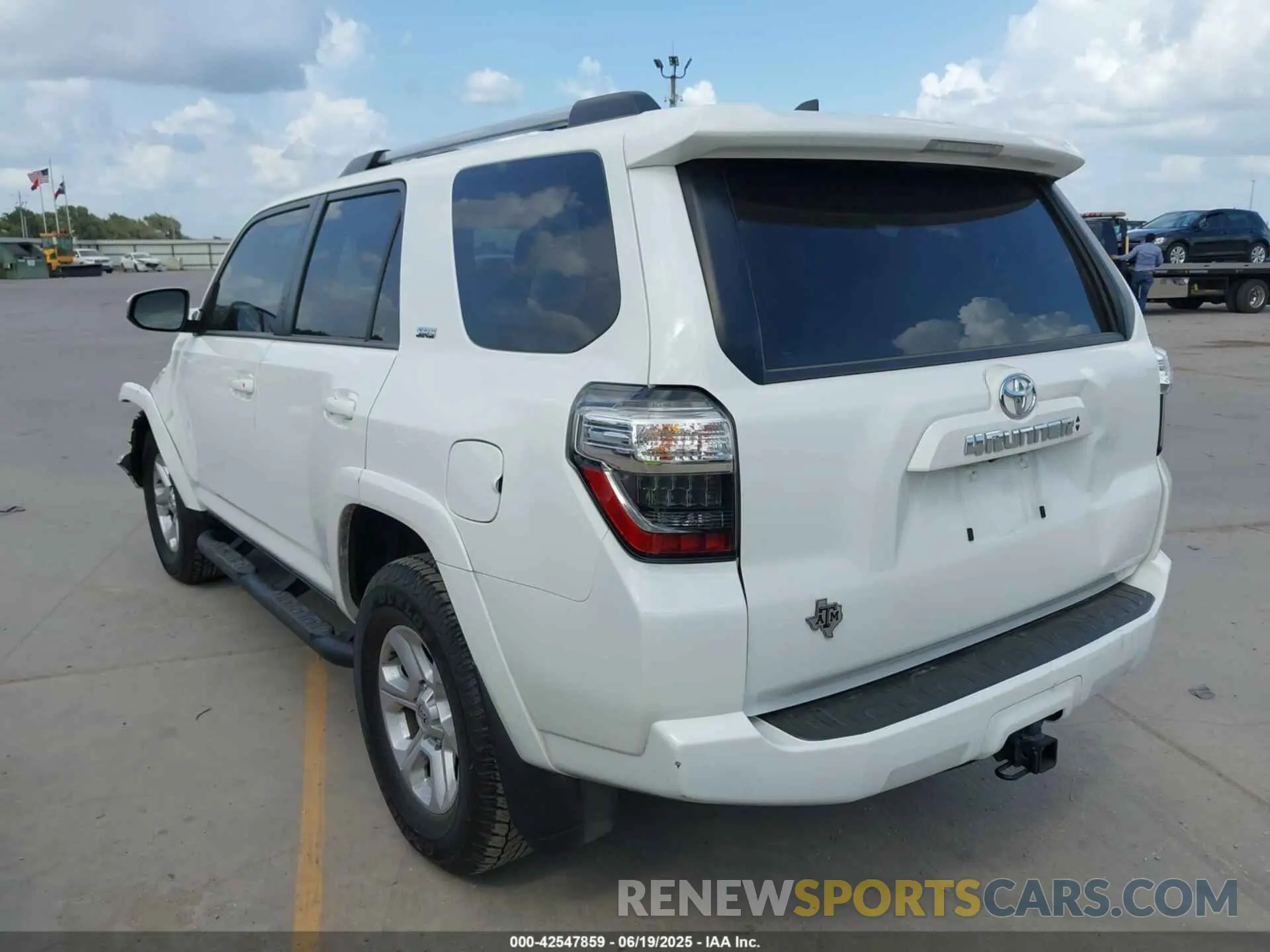 3 Photograph of a damaged car JTEEU5JRXP5281950 TOYOTA 4RUNNER 2023