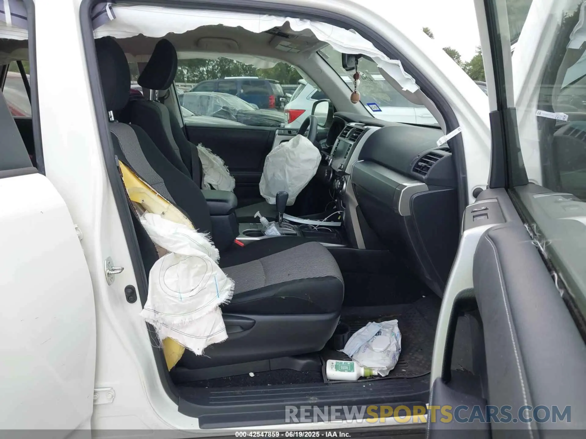 5 Photograph of a damaged car JTEEU5JRXP5281950 TOYOTA 4RUNNER 2023