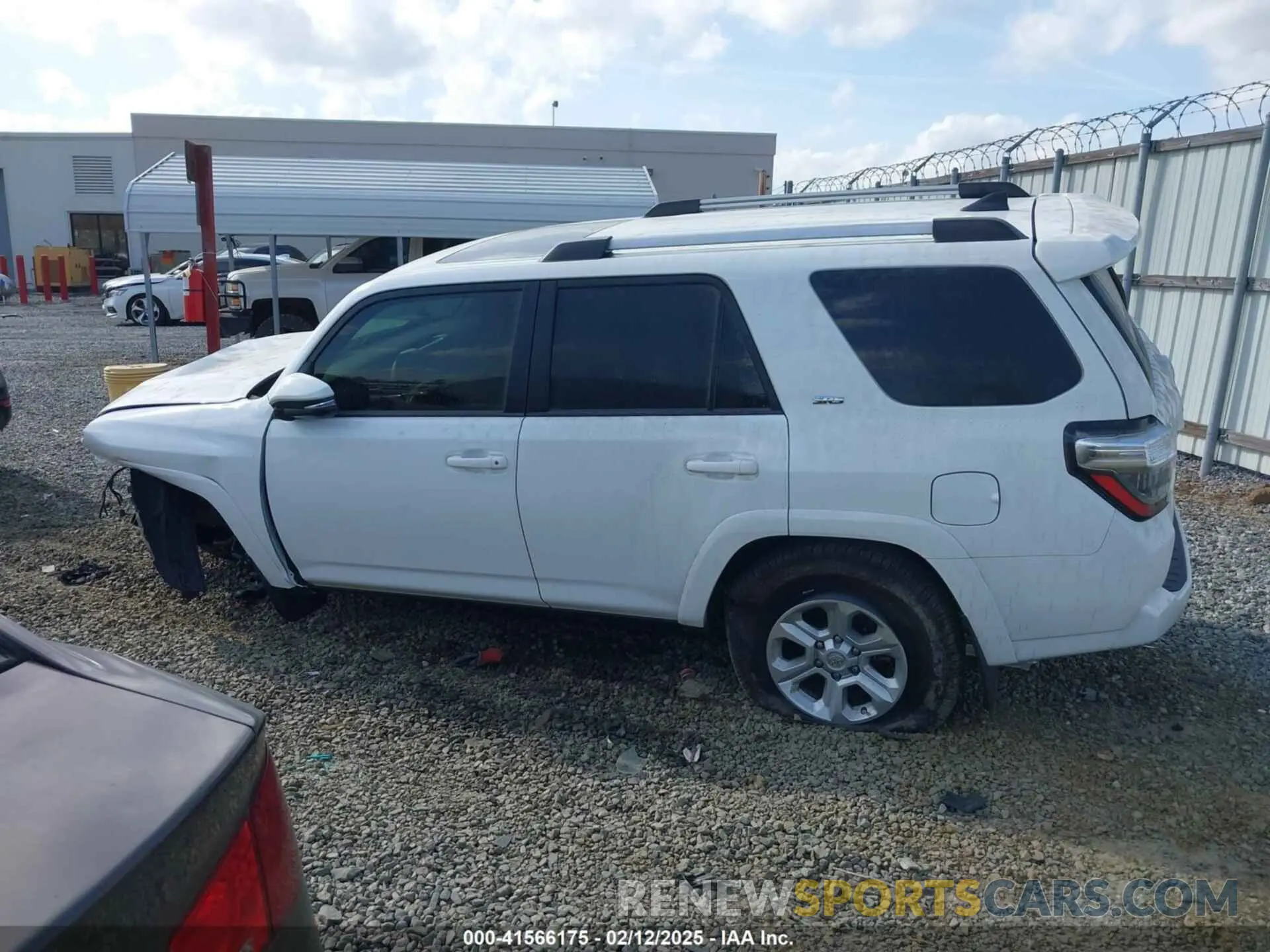 15 Photograph of a damaged car JTEFU5JR1P5293991 TOYOTA 4RUNNER 2023