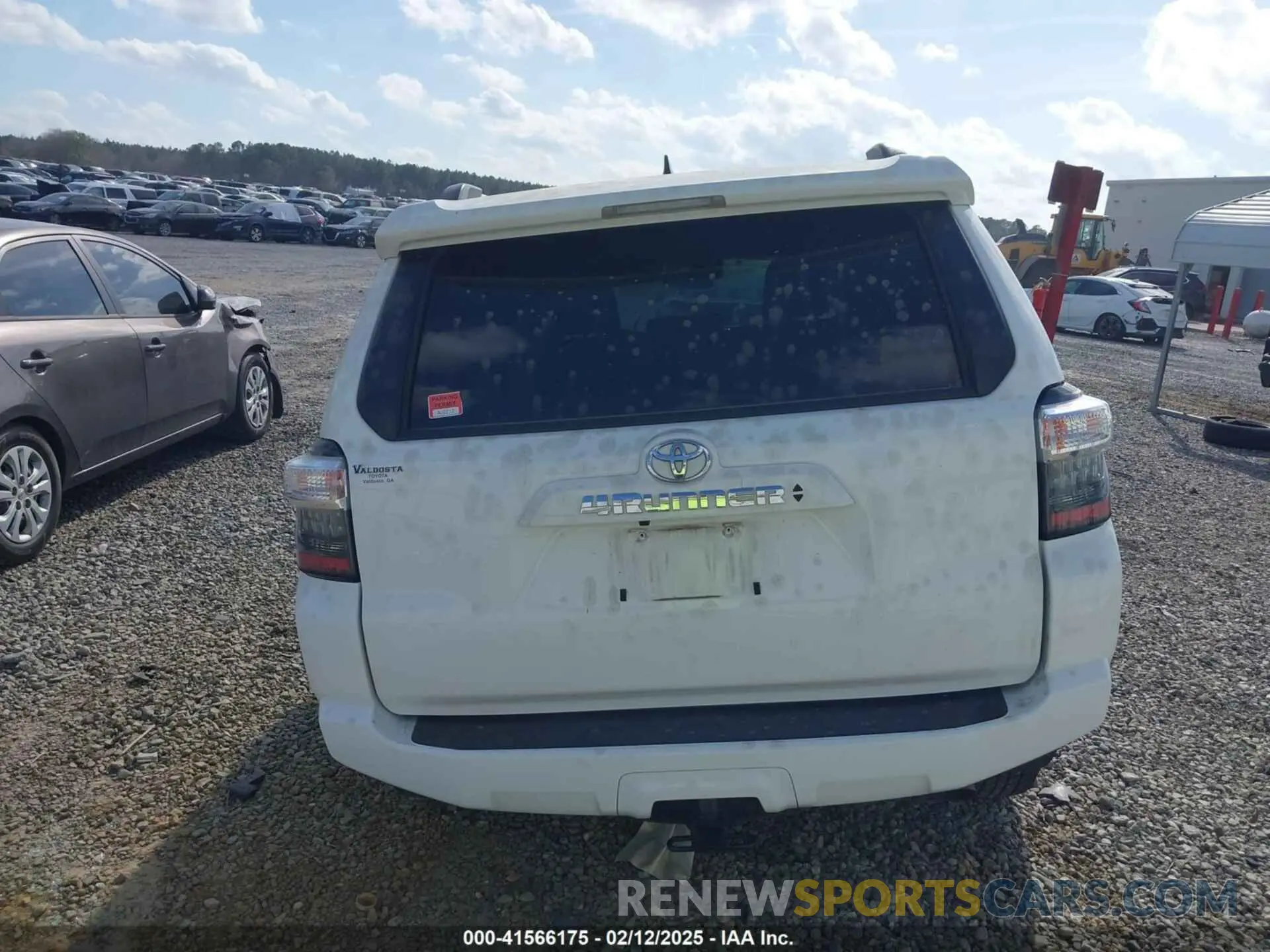 17 Photograph of a damaged car JTEFU5JR1P5293991 TOYOTA 4RUNNER 2023