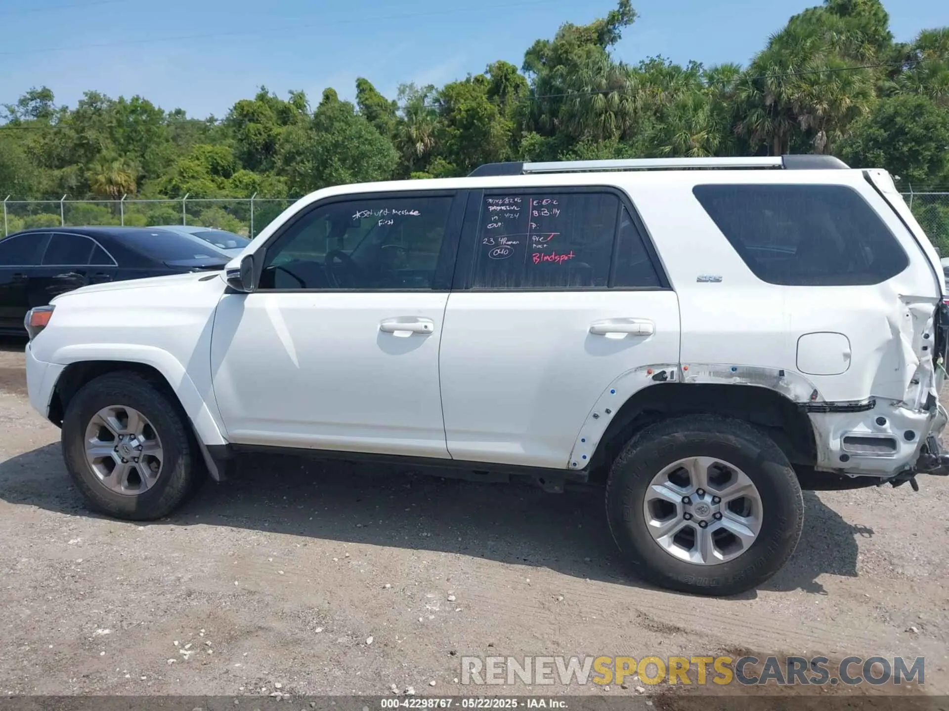14 Photograph of a damaged car JTEFU5JR3P5294222 TOYOTA 4RUNNER 2023