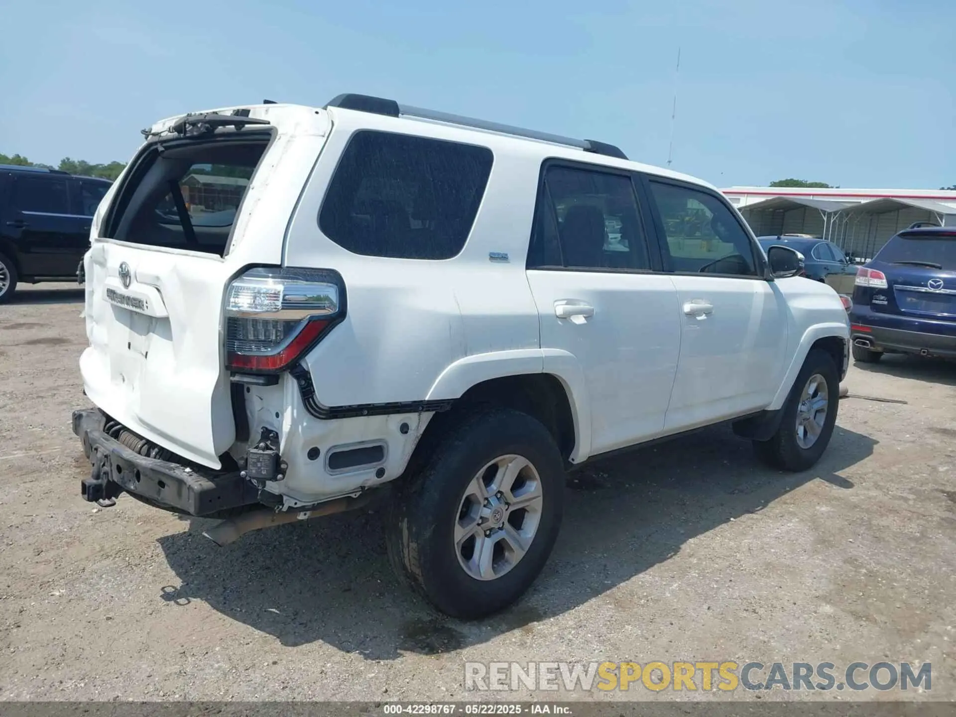 4 Photograph of a damaged car JTEFU5JR3P5294222 TOYOTA 4RUNNER 2023