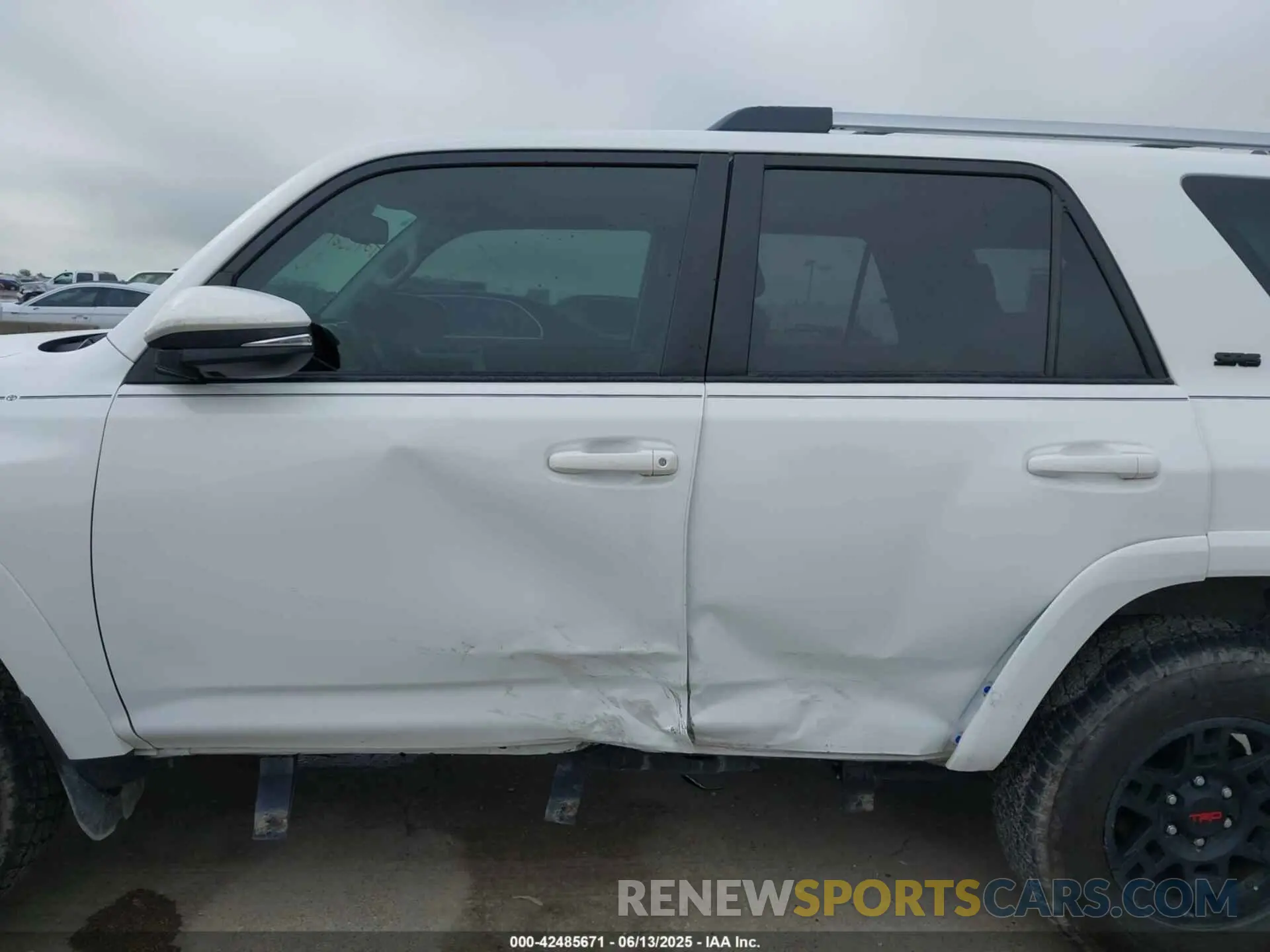 20 Photograph of a damaged car JTEFU5JR4P5280720 TOYOTA 4RUNNER 2023