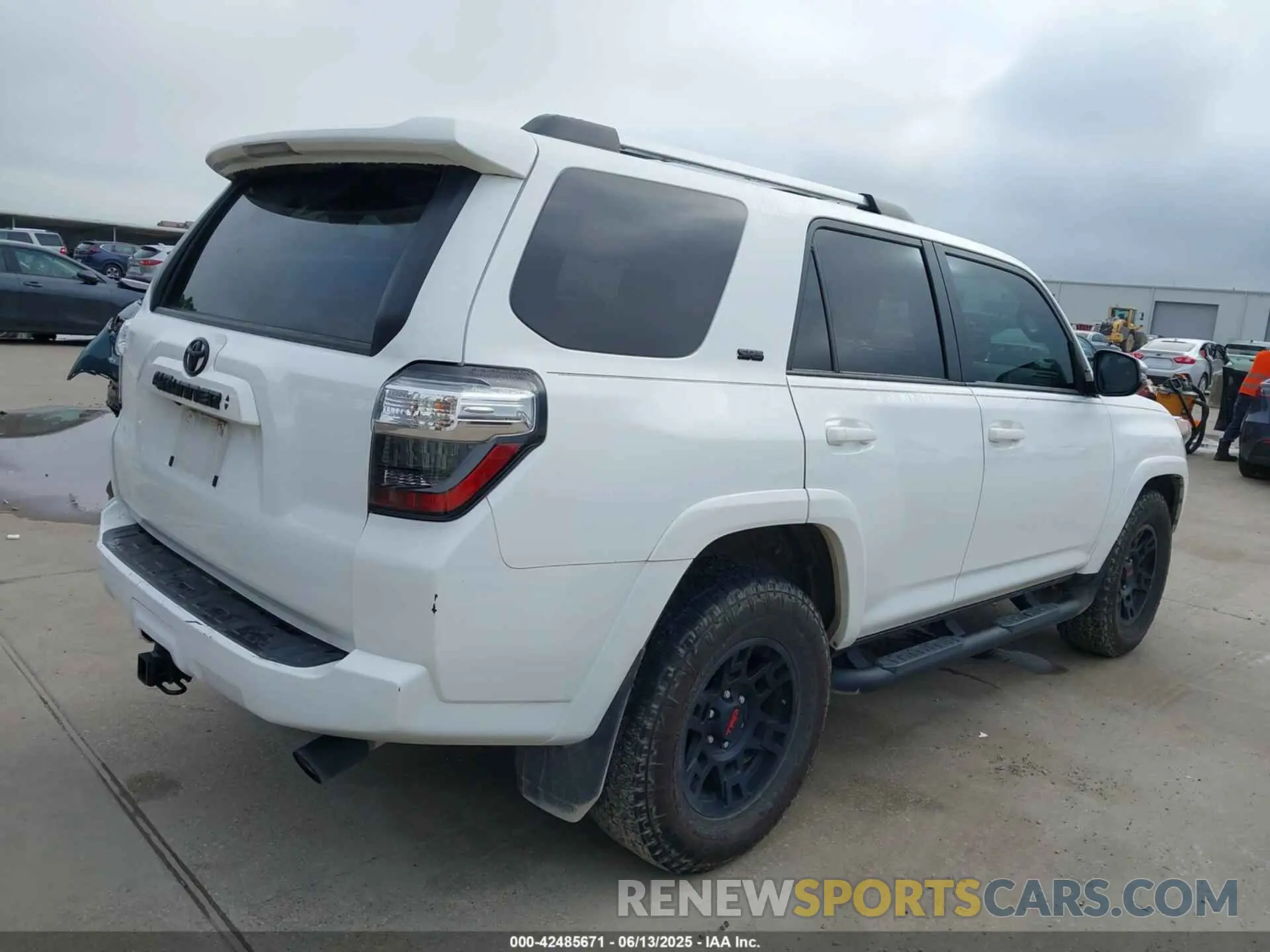 4 Photograph of a damaged car JTEFU5JR4P5280720 TOYOTA 4RUNNER 2023