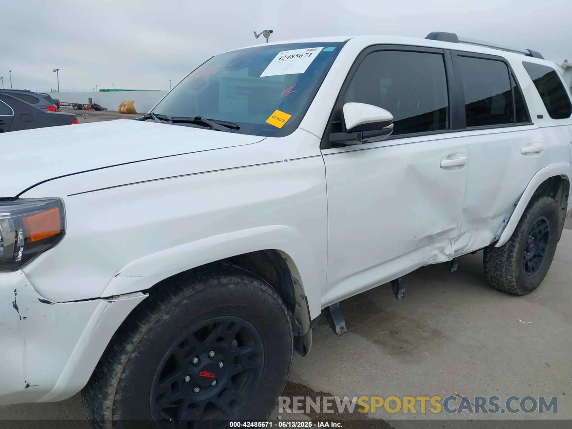 6 Photograph of a damaged car JTEFU5JR4P5280720 TOYOTA 4RUNNER 2023