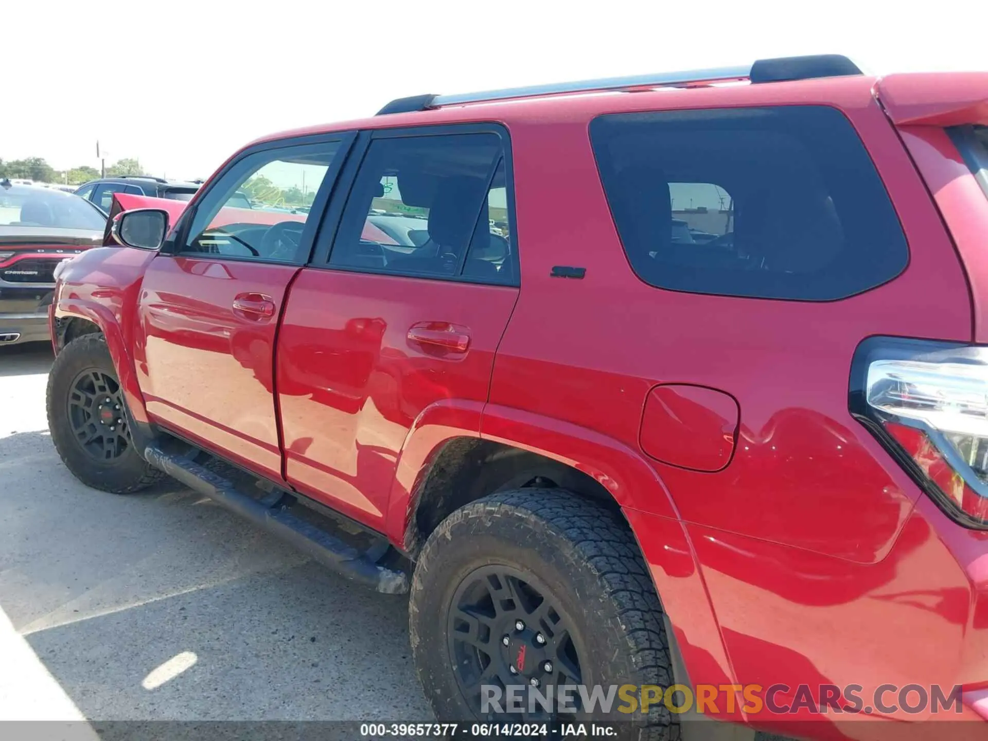 14 Photograph of a damaged car JTEFU5JR6P5292030 TOYOTA 4RUNNER 2023