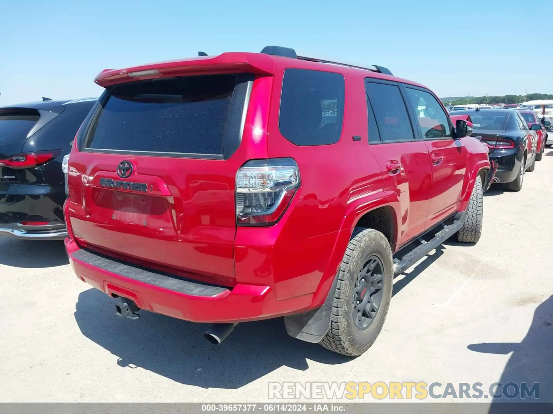 4 Photograph of a damaged car JTEFU5JR6P5292030 TOYOTA 4RUNNER 2023