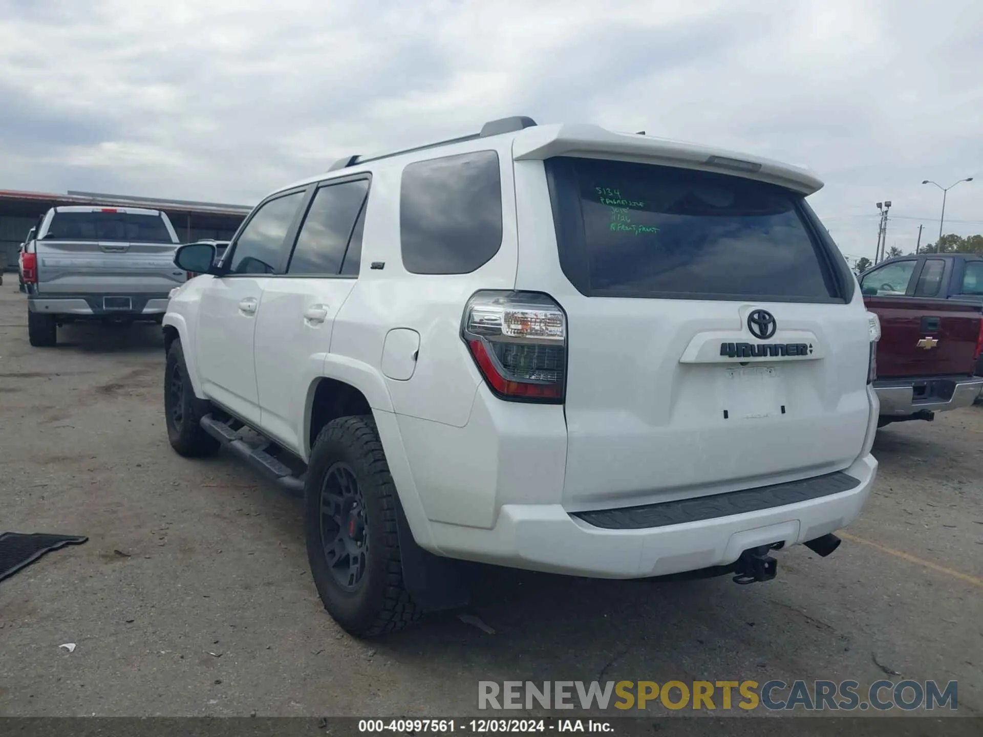 3 Photograph of a damaged car JTEFU5JR6P5303639 TOYOTA 4RUNNER 2023