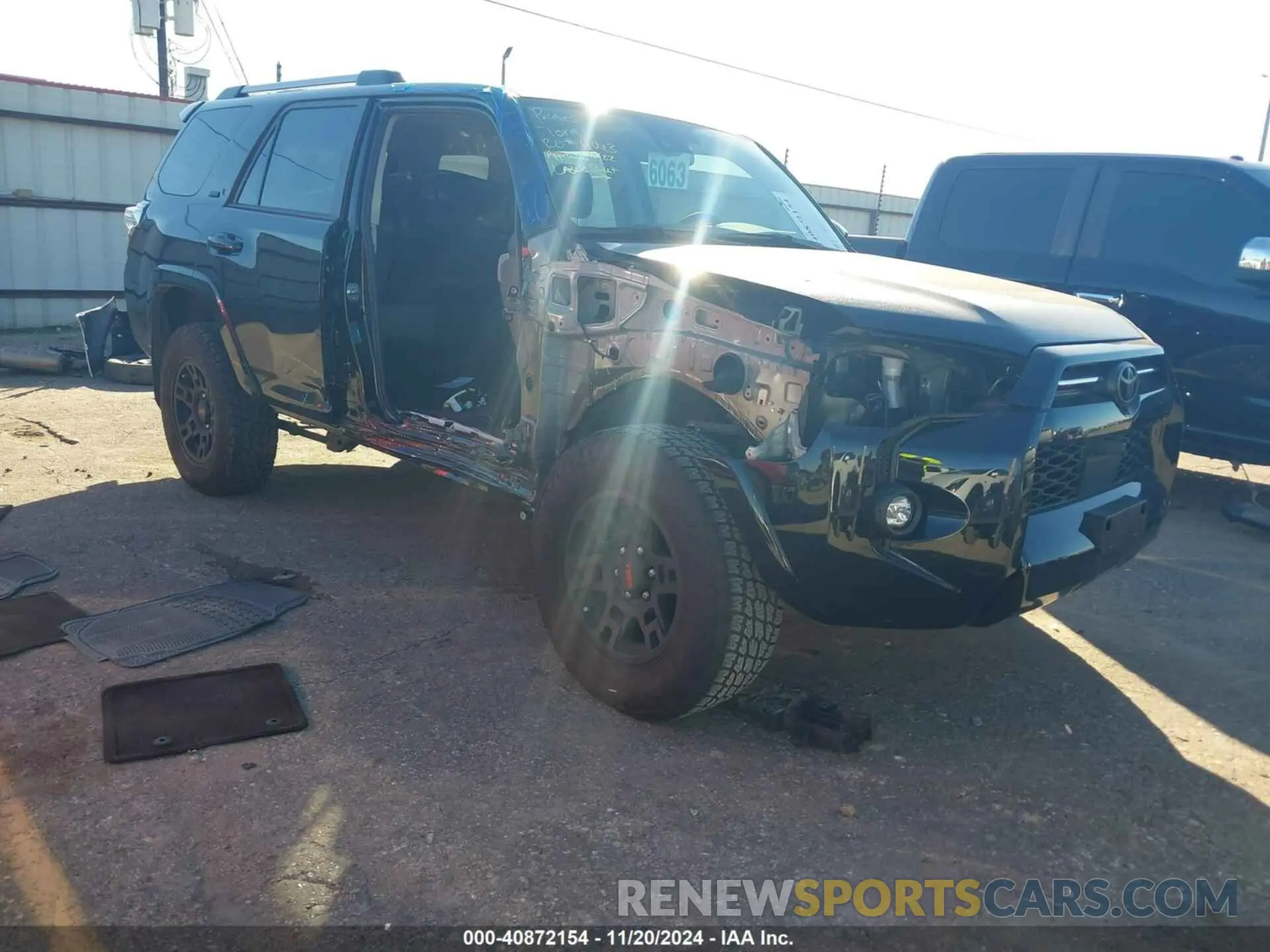 1 Photograph of a damaged car JTEFU5JR7P5304685 TOYOTA 4RUNNER 2023