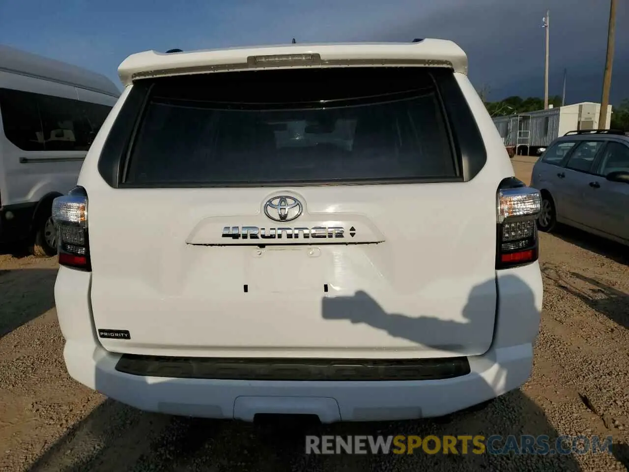 6 Photograph of a damaged car JTEFU5JR9P5282091 TOYOTA 4RUNNER 2023