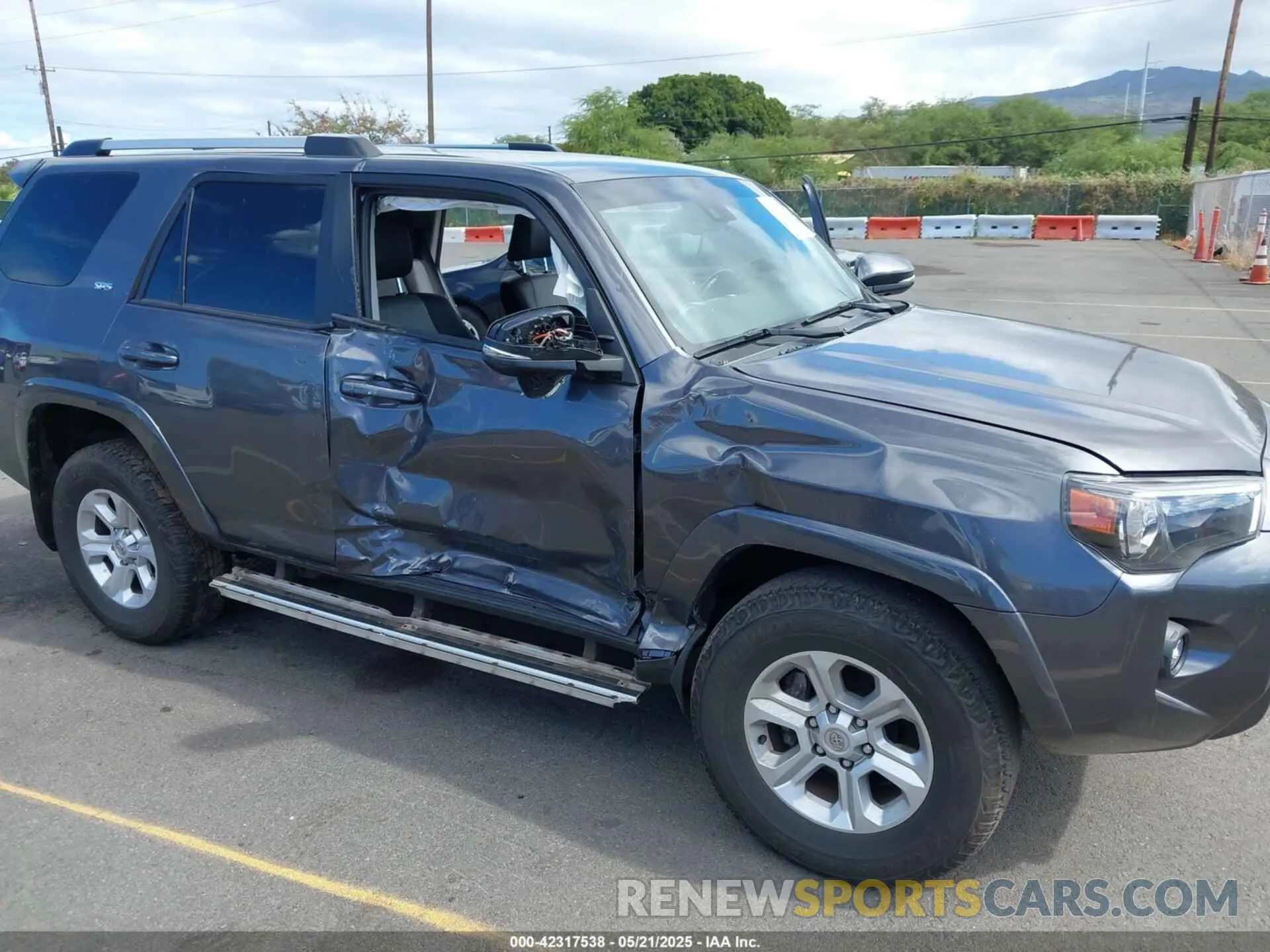 6 Photograph of a damaged car JTEFU5JR9P5290644 TOYOTA 4RUNNER 2023