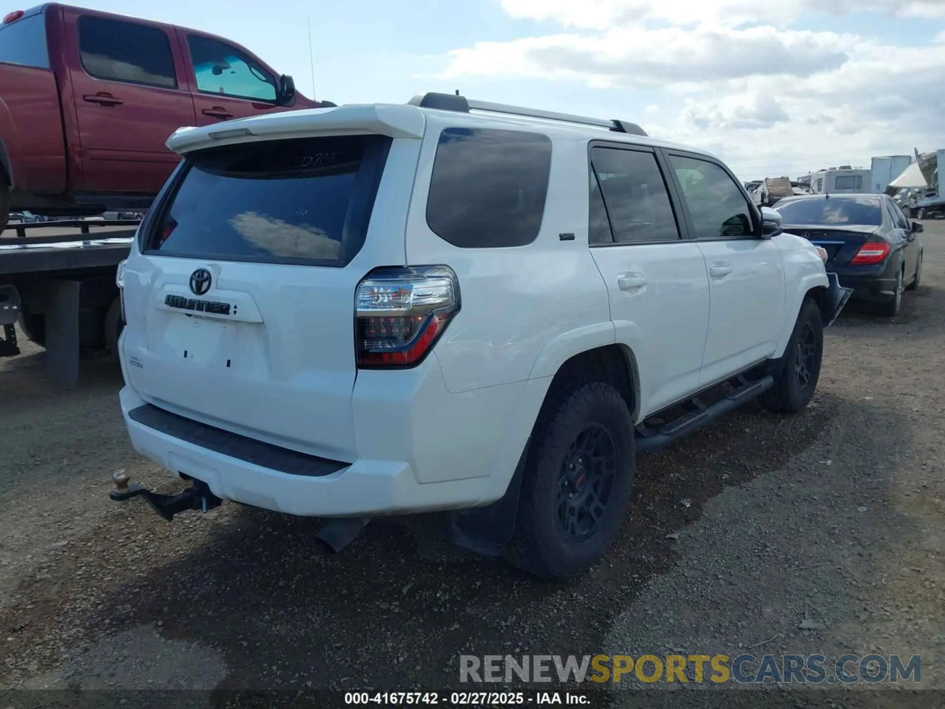 4 Photograph of a damaged car JTEFU5JR9P5301612 TOYOTA 4RUNNER 2023