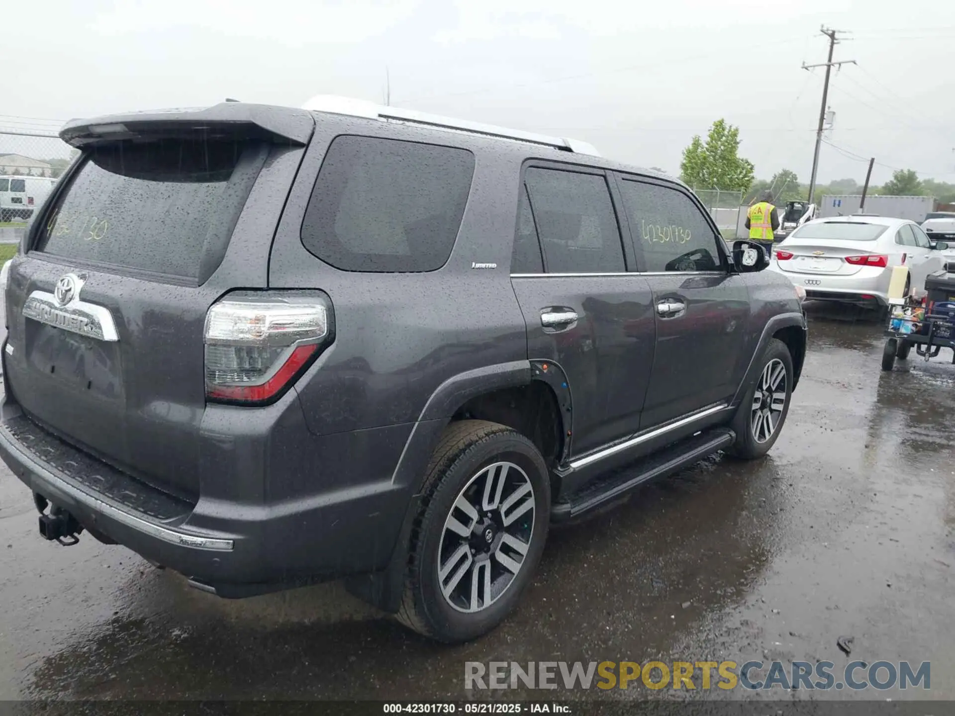 4 Photograph of a damaged car JTEKU5JR4P6141034 TOYOTA 4RUNNER 2023