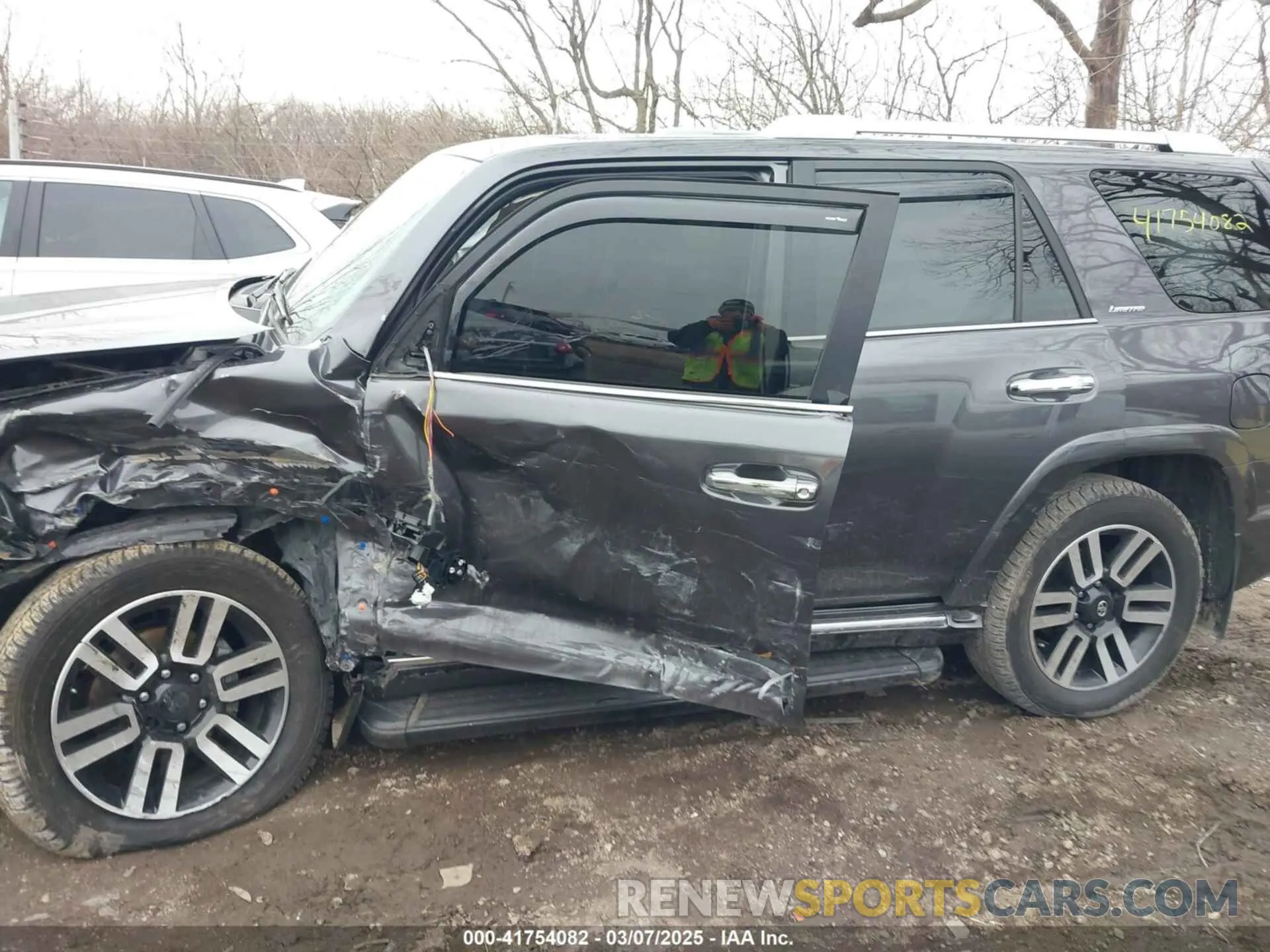14 Photograph of a damaged car JTEKU5JR5P6110276 TOYOTA 4RUNNER 2023