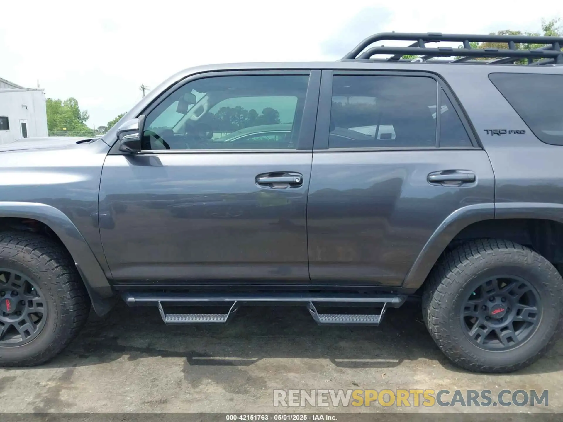 14 Photograph of a damaged car JTELU5JR3P6161053 TOYOTA 4RUNNER 2023