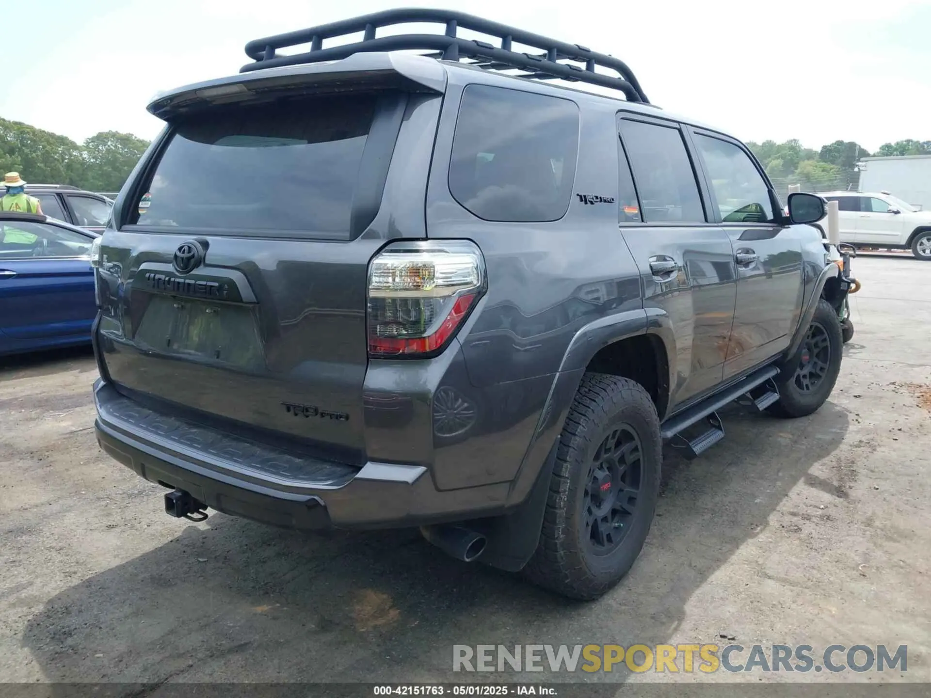 4 Photograph of a damaged car JTELU5JR3P6161053 TOYOTA 4RUNNER 2023