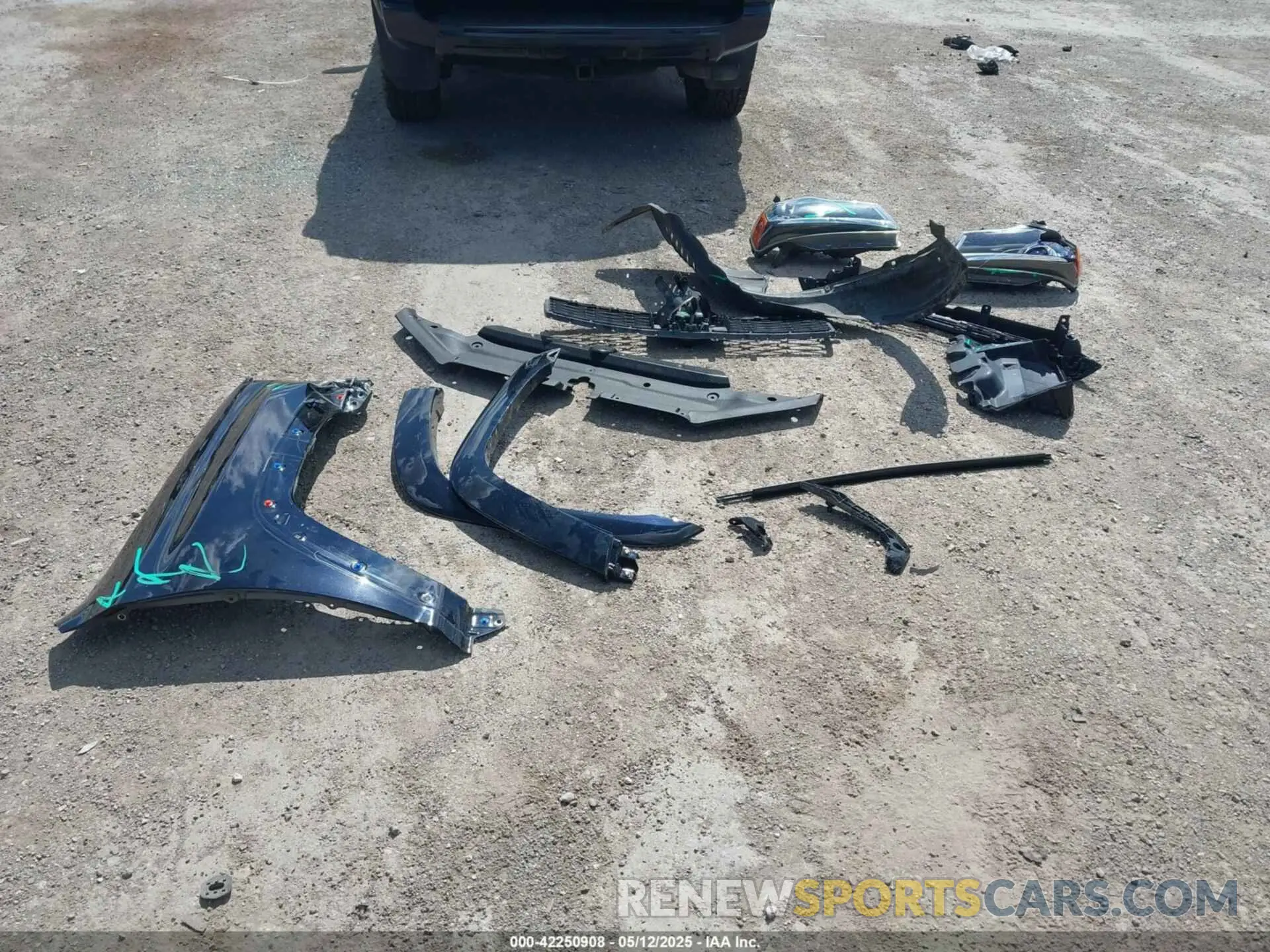 12 Photograph of a damaged car JTELU5JR5P6103476 TOYOTA 4RUNNER 2023