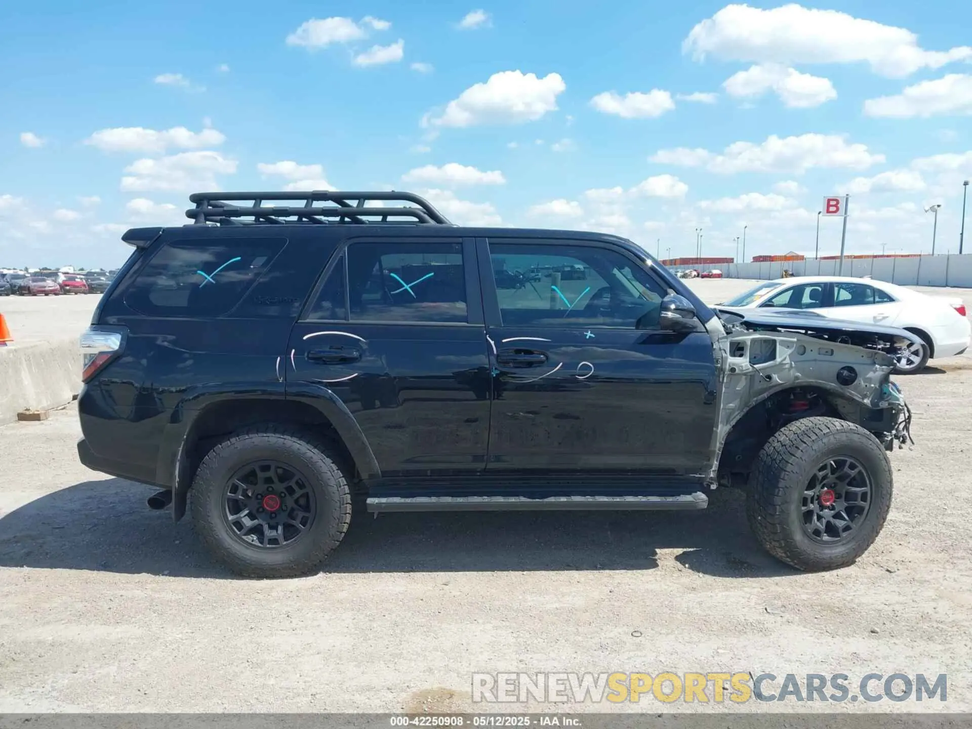 14 Photograph of a damaged car JTELU5JR5P6103476 TOYOTA 4RUNNER 2023