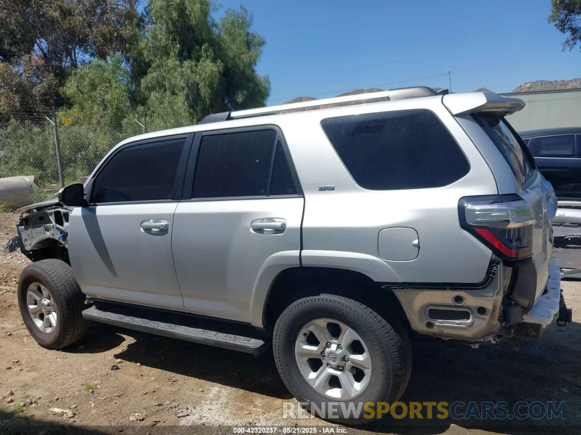 15 Photograph of a damaged car JTEMU5JR1P6089760 TOYOTA 4RUNNER 2023