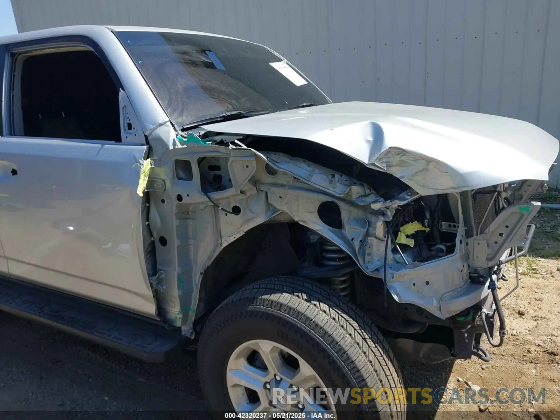 18 Photograph of a damaged car JTEMU5JR1P6089760 TOYOTA 4RUNNER 2023