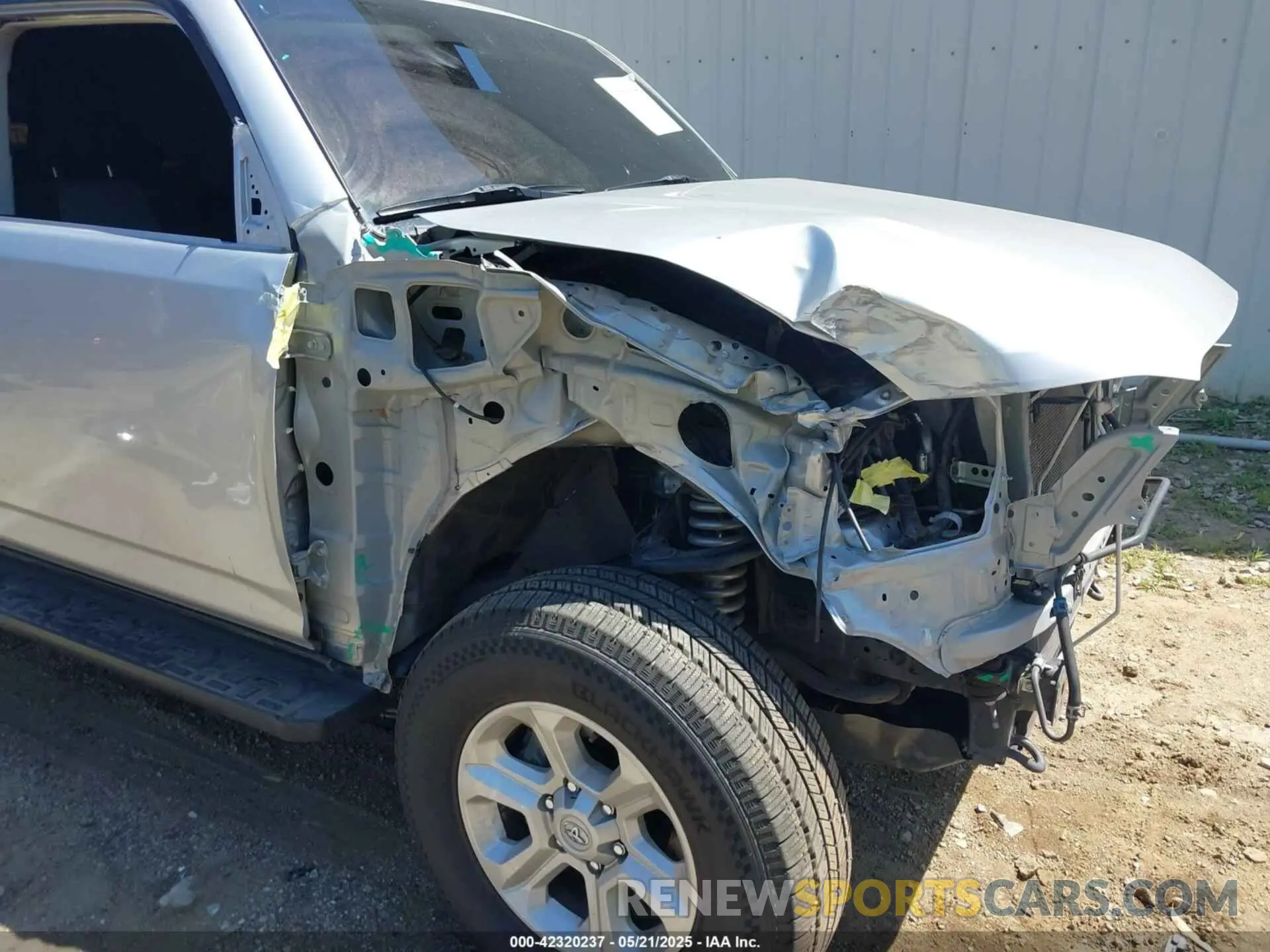 19 Photograph of a damaged car JTEMU5JR1P6089760 TOYOTA 4RUNNER 2023