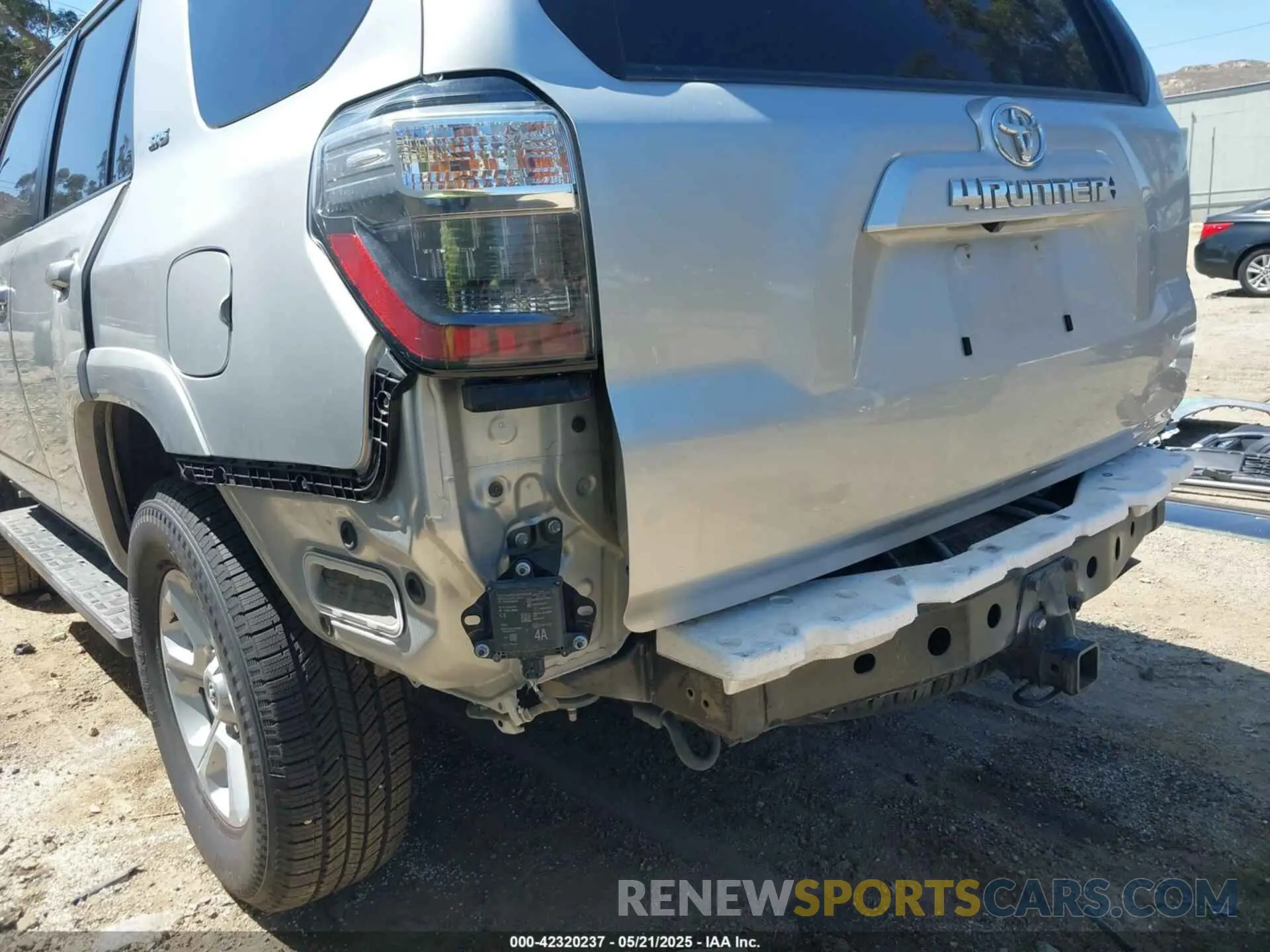 20 Photograph of a damaged car JTEMU5JR1P6089760 TOYOTA 4RUNNER 2023