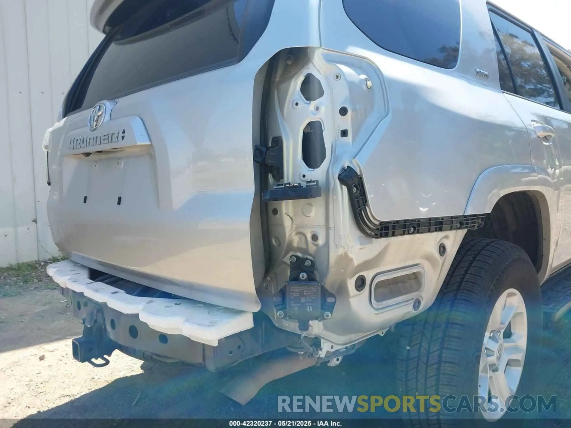 21 Photograph of a damaged car JTEMU5JR1P6089760 TOYOTA 4RUNNER 2023