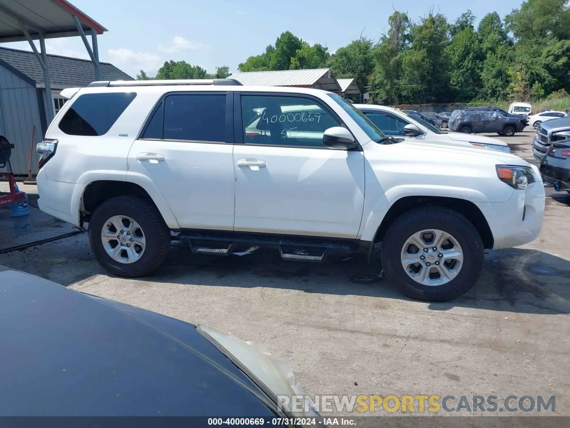 14 Photograph of a damaged car JTEMU5JR1P6090018 TOYOTA 4RUNNER 2023