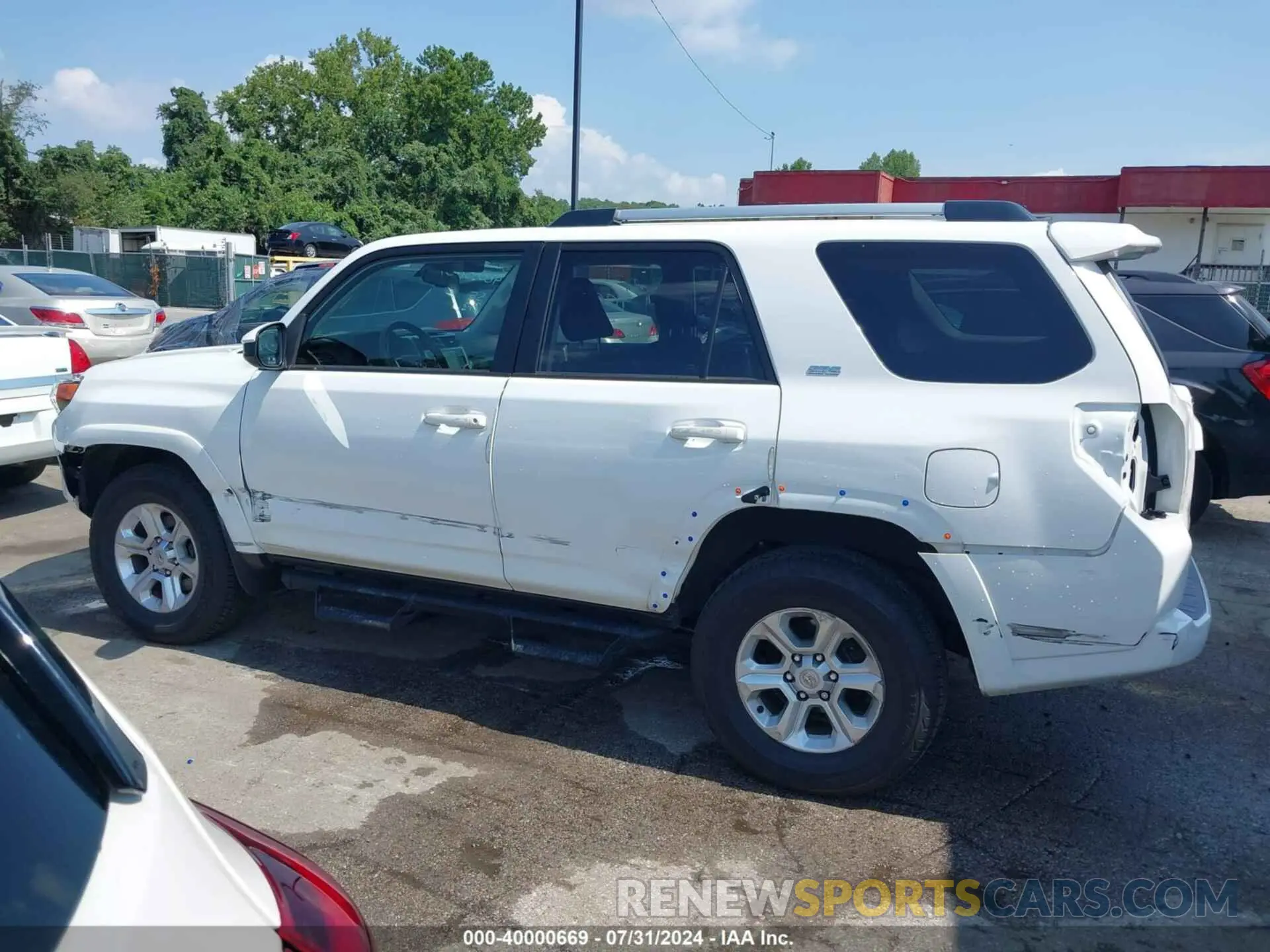 15 Photograph of a damaged car JTEMU5JR1P6090018 TOYOTA 4RUNNER 2023