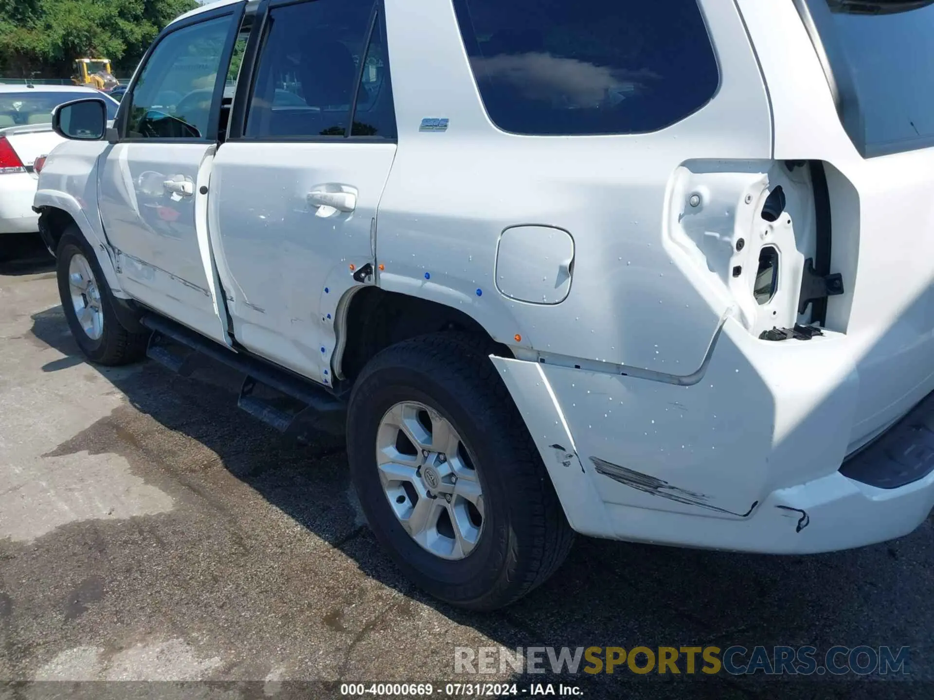 6 Photograph of a damaged car JTEMU5JR1P6090018 TOYOTA 4RUNNER 2023
