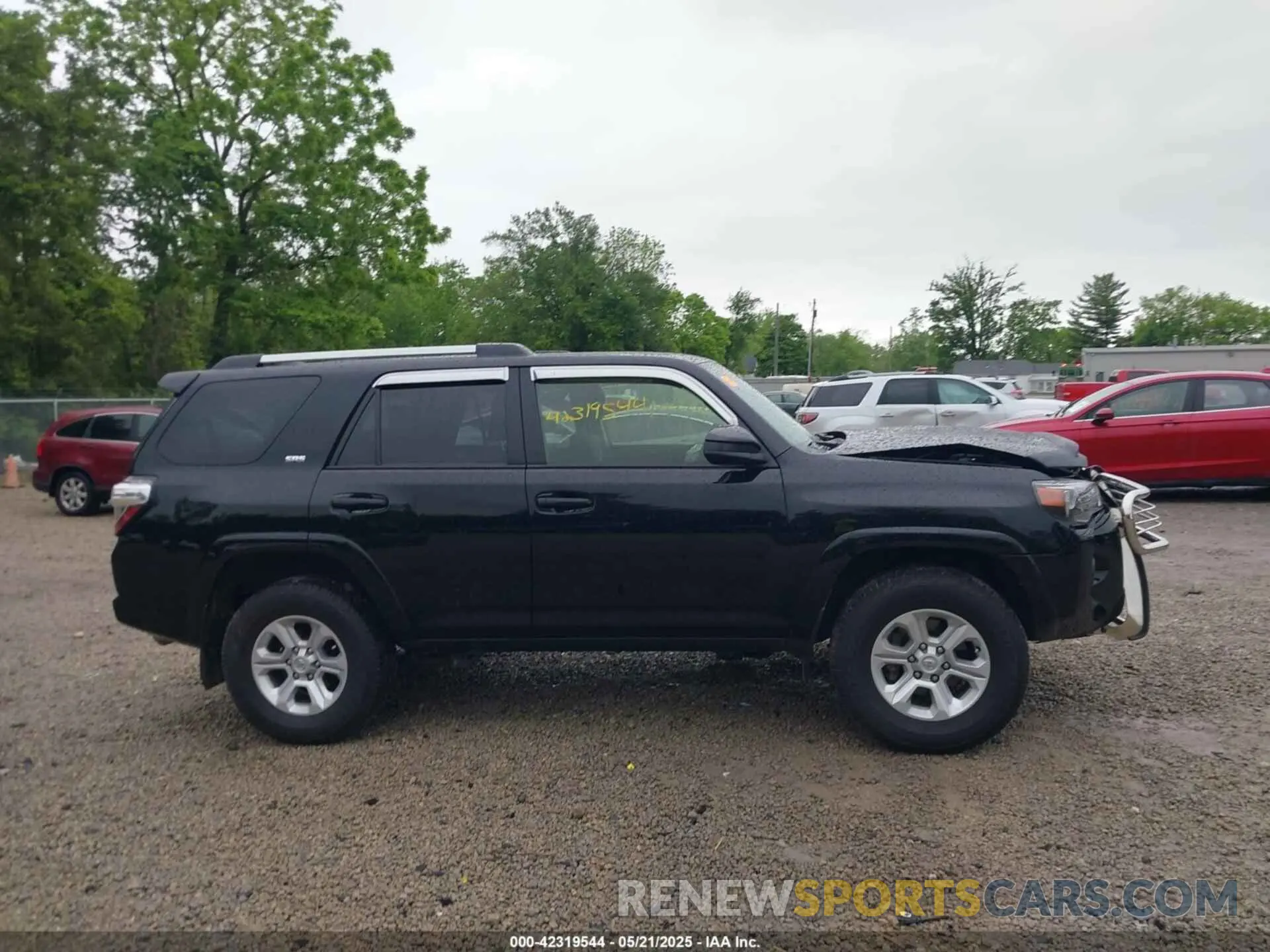 13 Photograph of a damaged car JTEMU5JR1P6159399 TOYOTA 4RUNNER 2023
