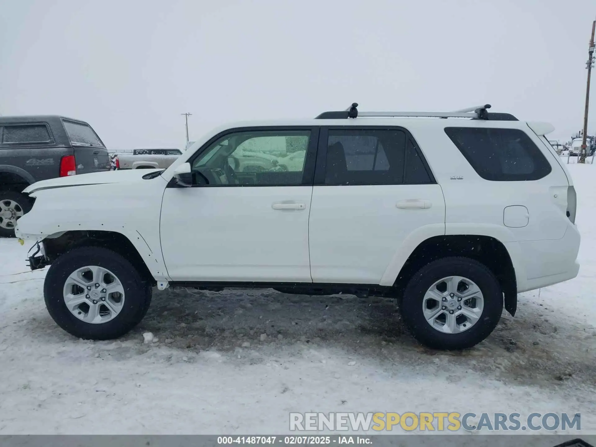 15 Photograph of a damaged car JTEMU5JR2P6113810 TOYOTA 4RUNNER 2023