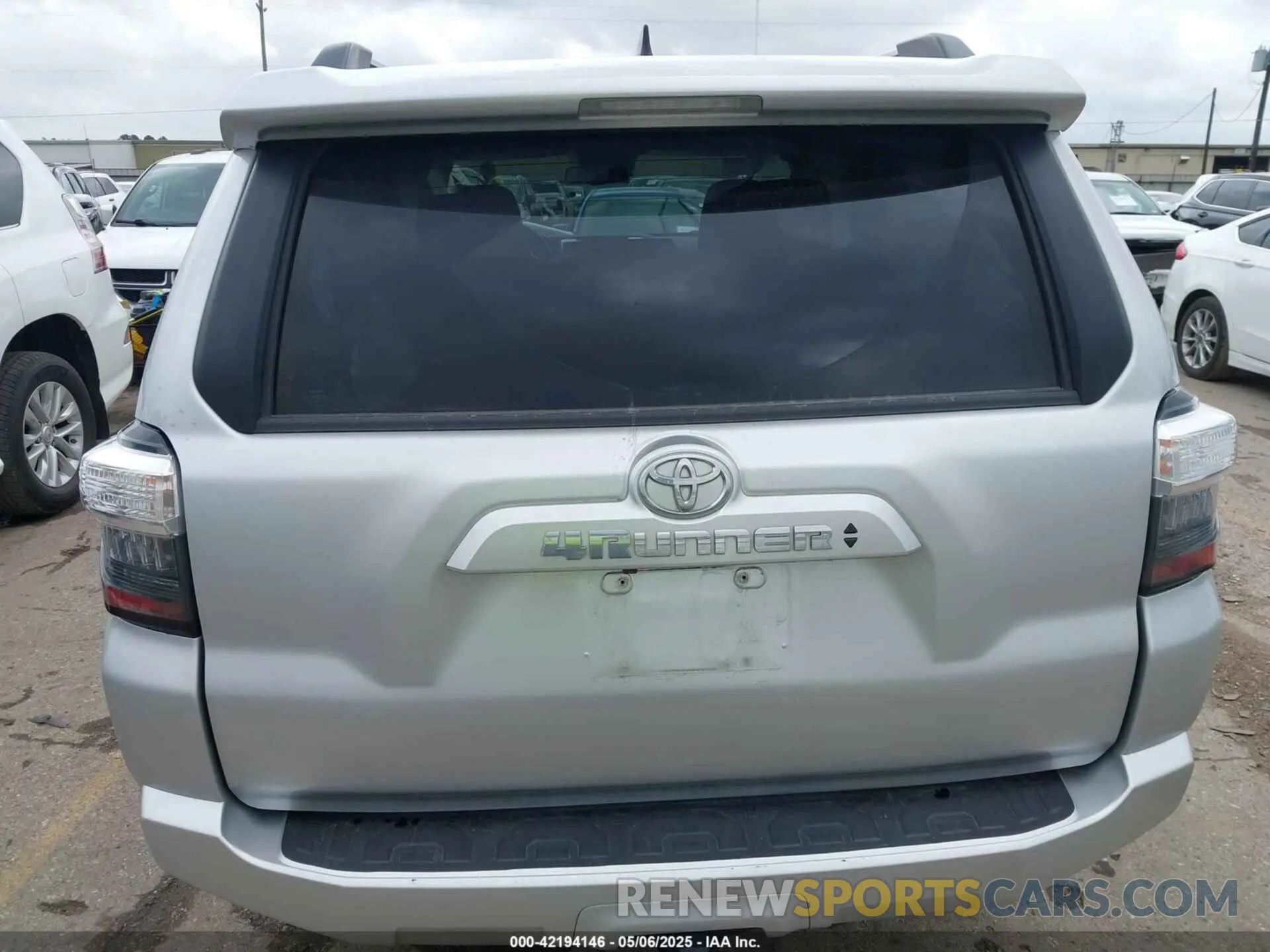 15 Photograph of a damaged car JTEMU5JR3P6147061 TOYOTA 4RUNNER 2023